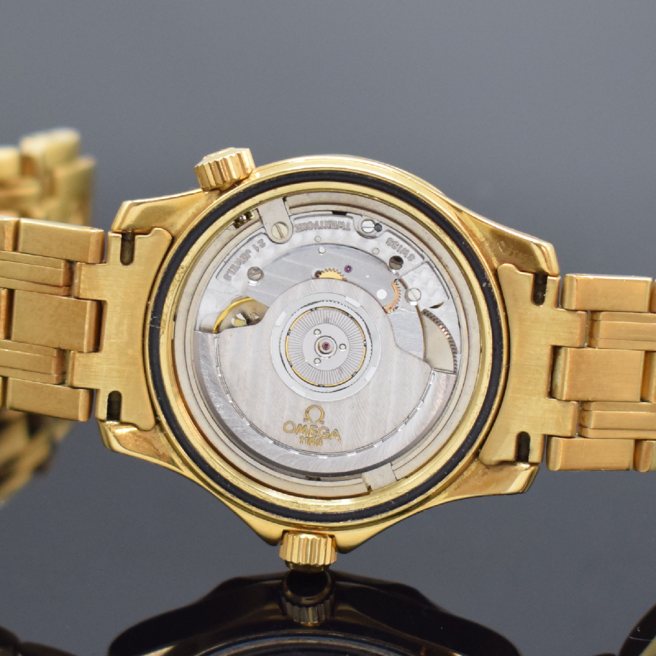 Detail i: OMEGA Herrenarmbanduhr Seamaster Professional Chronometer in GG 750/000 Referenz 168.1502, Schweiz um 1995, Automatik, Boden & Krone verschr., ...
