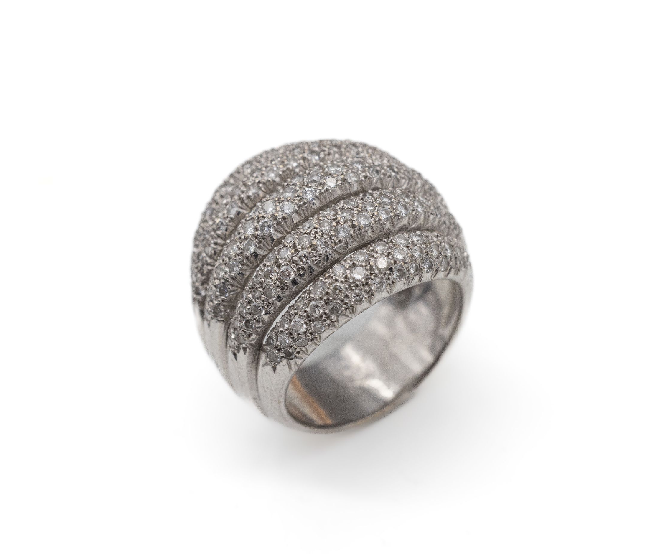 18 kt Gold Brillant-Ring, WG 750/000, 5-rhg. bes. mit 112 Brillanten zus. ca. 2.10 ct Weiß/p1, RW 53, ca. 16.9 g