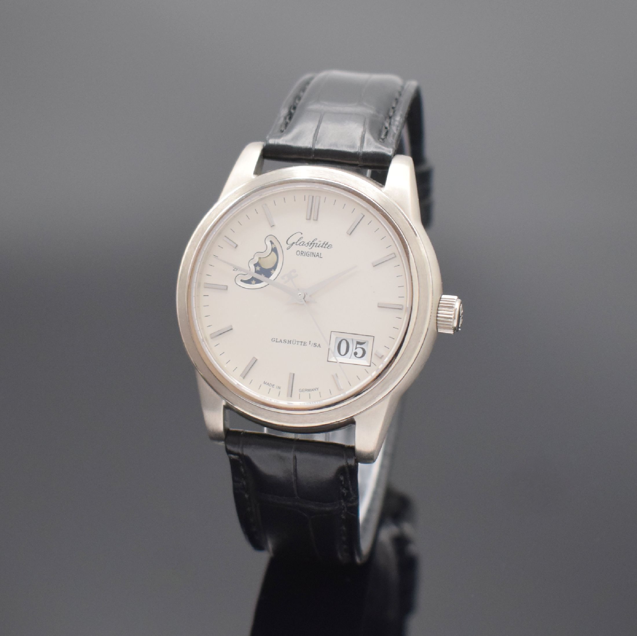 GLASHÜTTE ORIGINAL Senator Herrenarmbanduhr mit Mondphase & Panoramadatum in WG 750/000 Referenz 1-39-41-04-04-04, Deutschland um 2010, Automatik, ...
