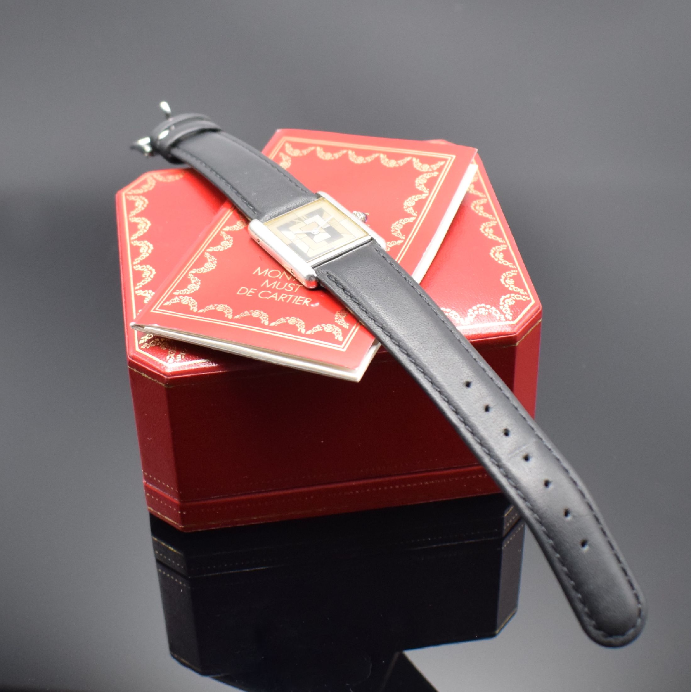 Detail d: CARTIER Tank Art Deco auf 1000 Stück limitierte Armbanduhr, Schweiz, verk. lt. beil. orig. Zert. 12/1996, quarz, Sterlingsilbergeh., Boden 4-fach ...