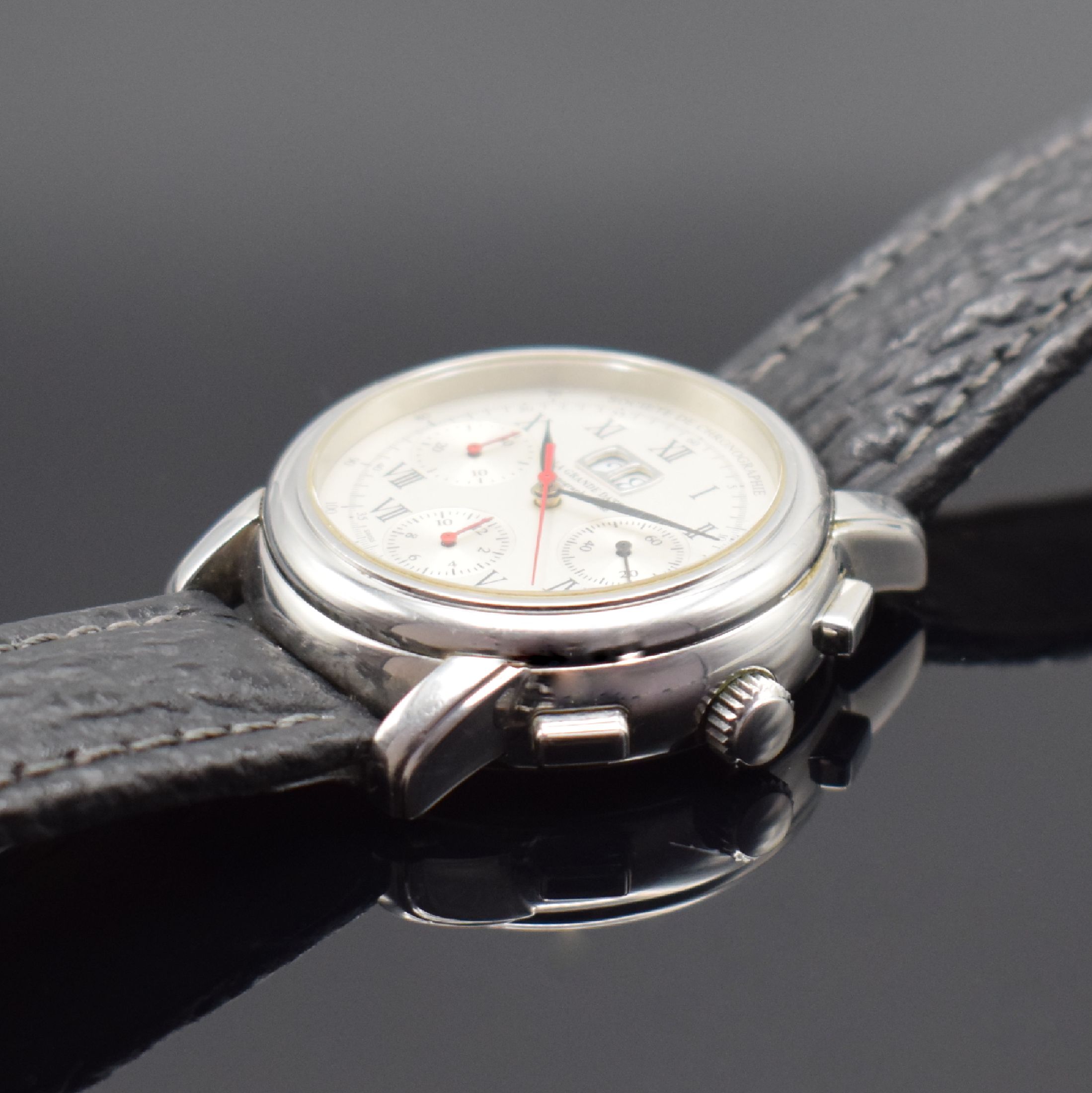 Detail b: CHRONOGRAPH SUISSE La Grande Date auf 2000 Stück limitierter Armbandchronograph mit Datum in Stahl, Schweiz um 2000, Automatik, 2- tlg. Geh., Boden ...