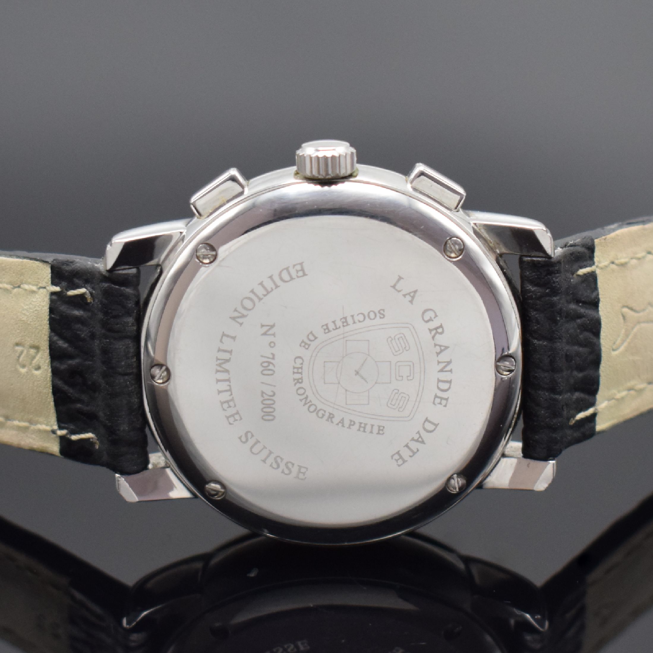 Detail c: CHRONOGRAPH SUISSE La Grande Date auf 2000 Stück limitierter Armbandchronograph mit Datum in Stahl, Schweiz um 2000, Automatik, 2- tlg. Geh., Boden ...