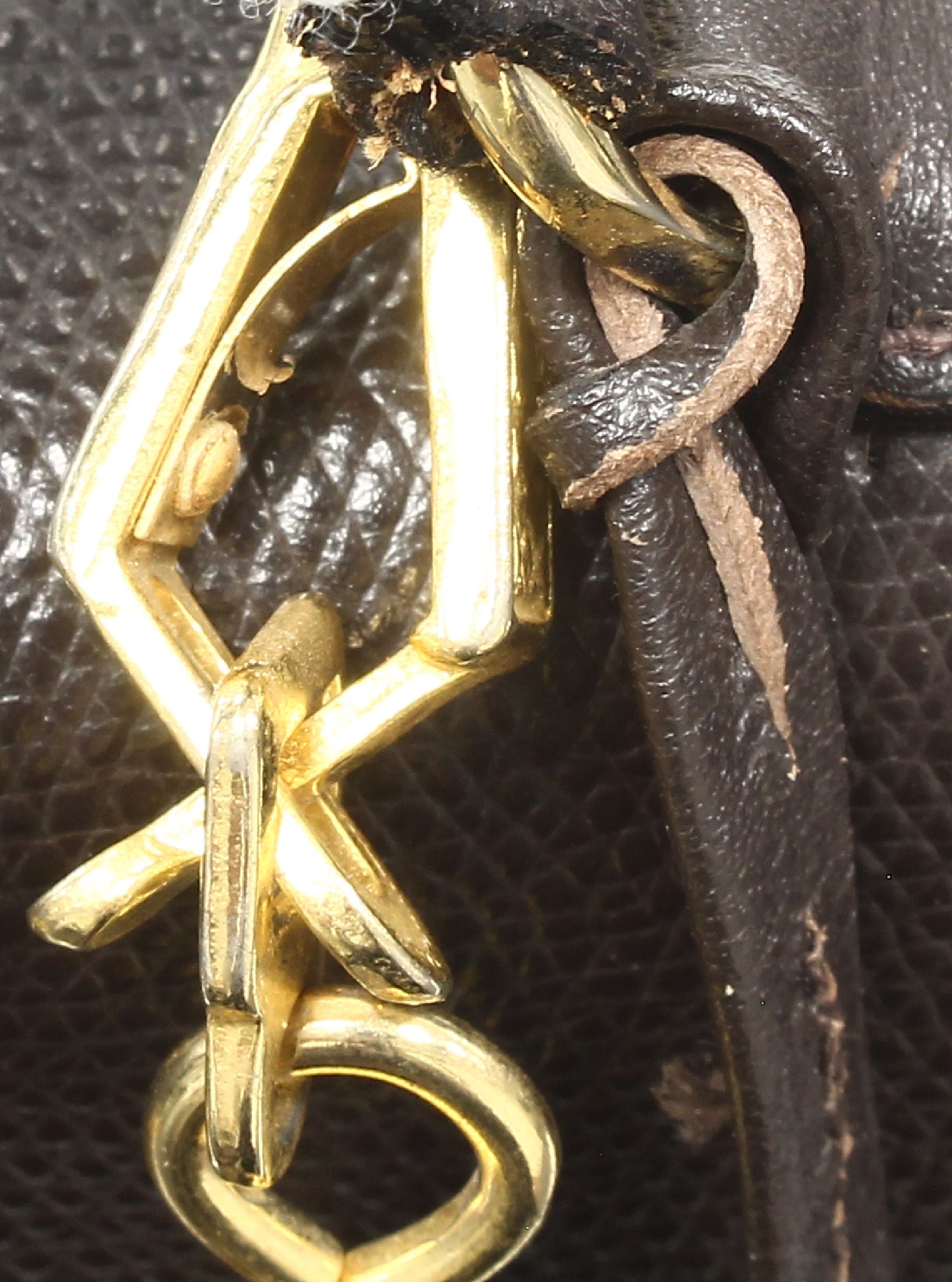 Detail d: HERMES Kelly Bag, dunkelbraunes Leder, goldfarb. Hardware, Tragehenkel, Überschlag mit Verschlußgürtel, großes Hauptfach mit ...