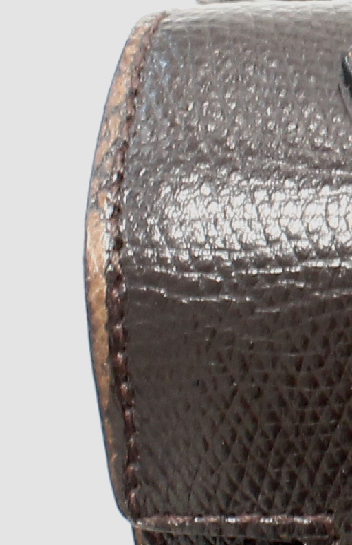 Detail g: HERMES Kelly Bag, dunkelbraunes Leder, goldfarb. Hardware, Tragehenkel, Überschlag mit Verschlußgürtel, großes Hauptfach mit ...