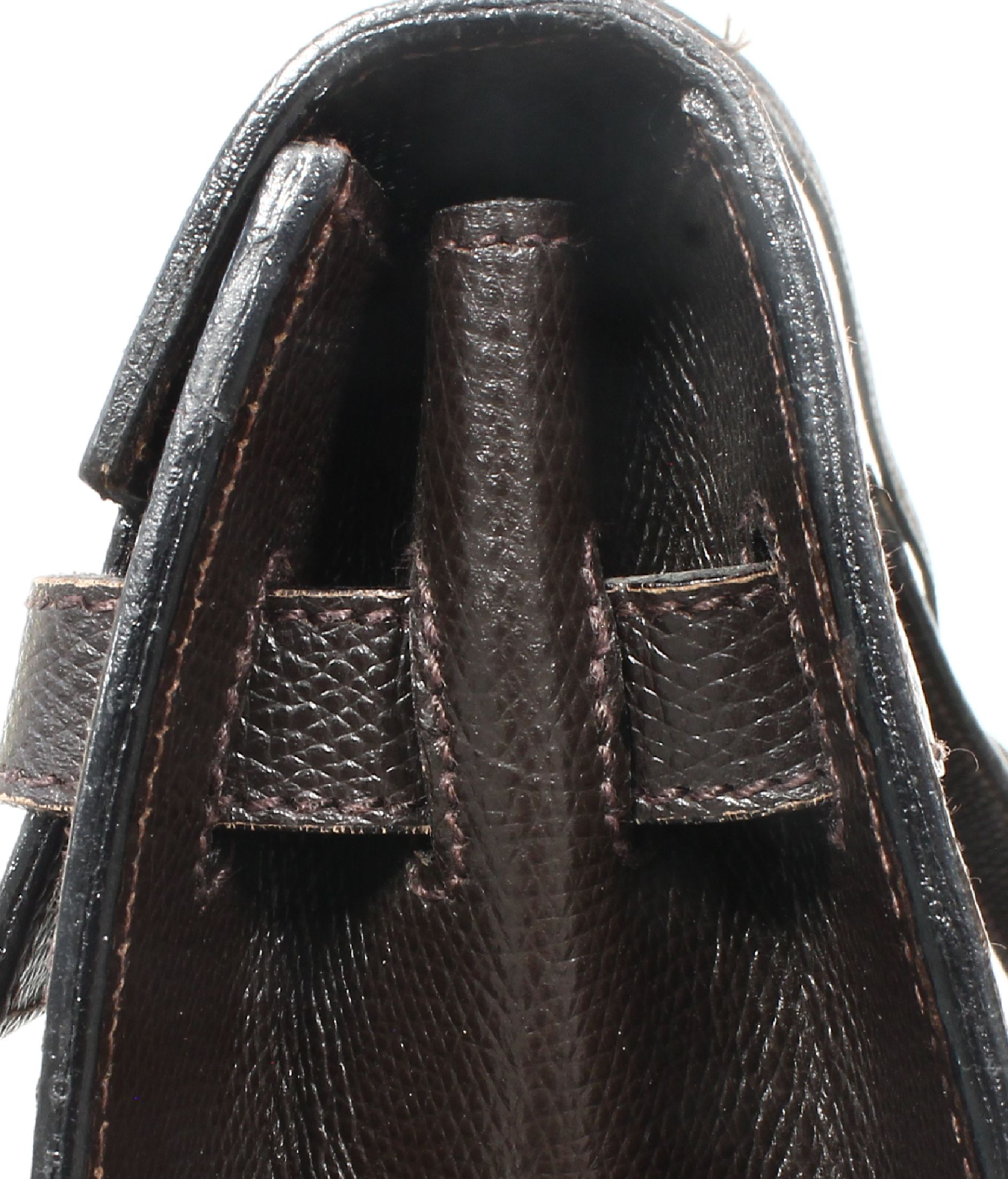 Detail h: HERMES Kelly Bag, dunkelbraunes Leder, goldfarb. Hardware, Tragehenkel, Überschlag mit Verschlußgürtel, großes Hauptfach mit ...