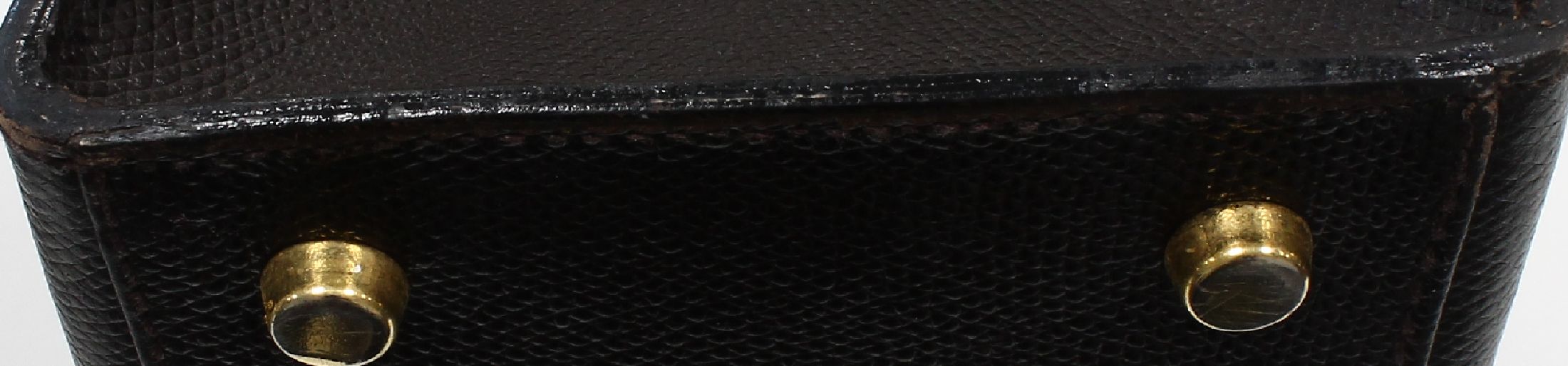 Detail j: HERMES Kelly Bag, dunkelbraunes Leder, goldfarb. Hardware, Tragehenkel, Überschlag mit Verschlußgürtel, großes Hauptfach mit ...