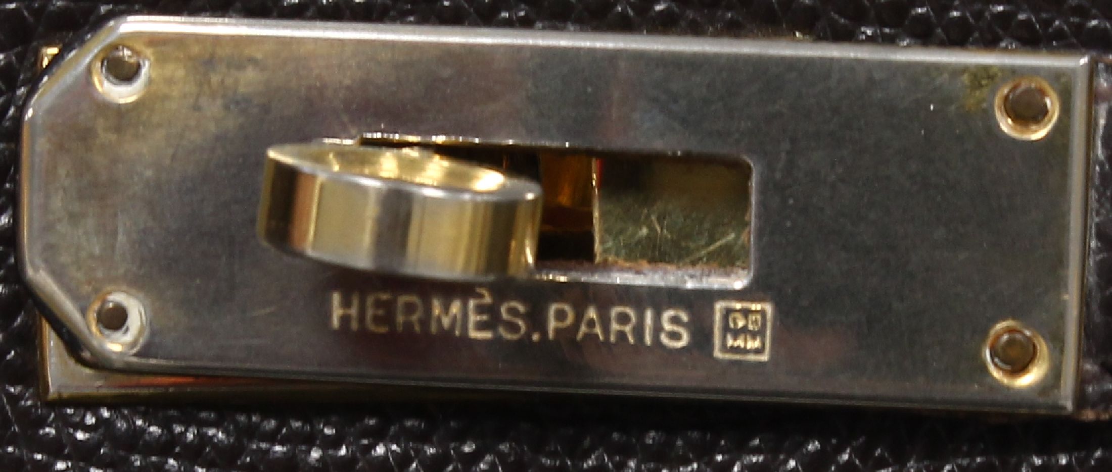 Detail k: HERMES Kelly Bag, dunkelbraunes Leder, goldfarb. Hardware, Tragehenkel, Überschlag mit Verschlußgürtel, großes Hauptfach mit ...
