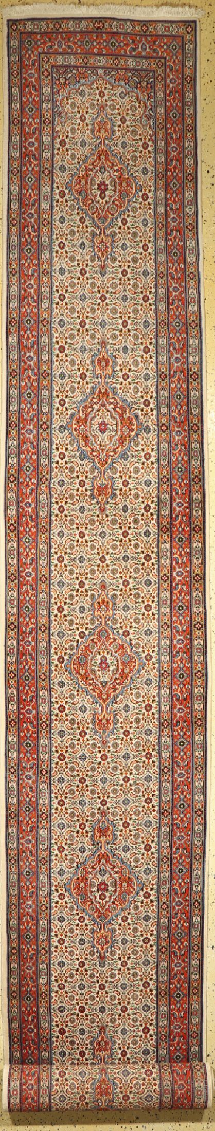 Mud fein, Persien, ca. 40 Jahre, Korkwolle mit Seide, ca. 575 x 80 cm, EHZ: 1-2