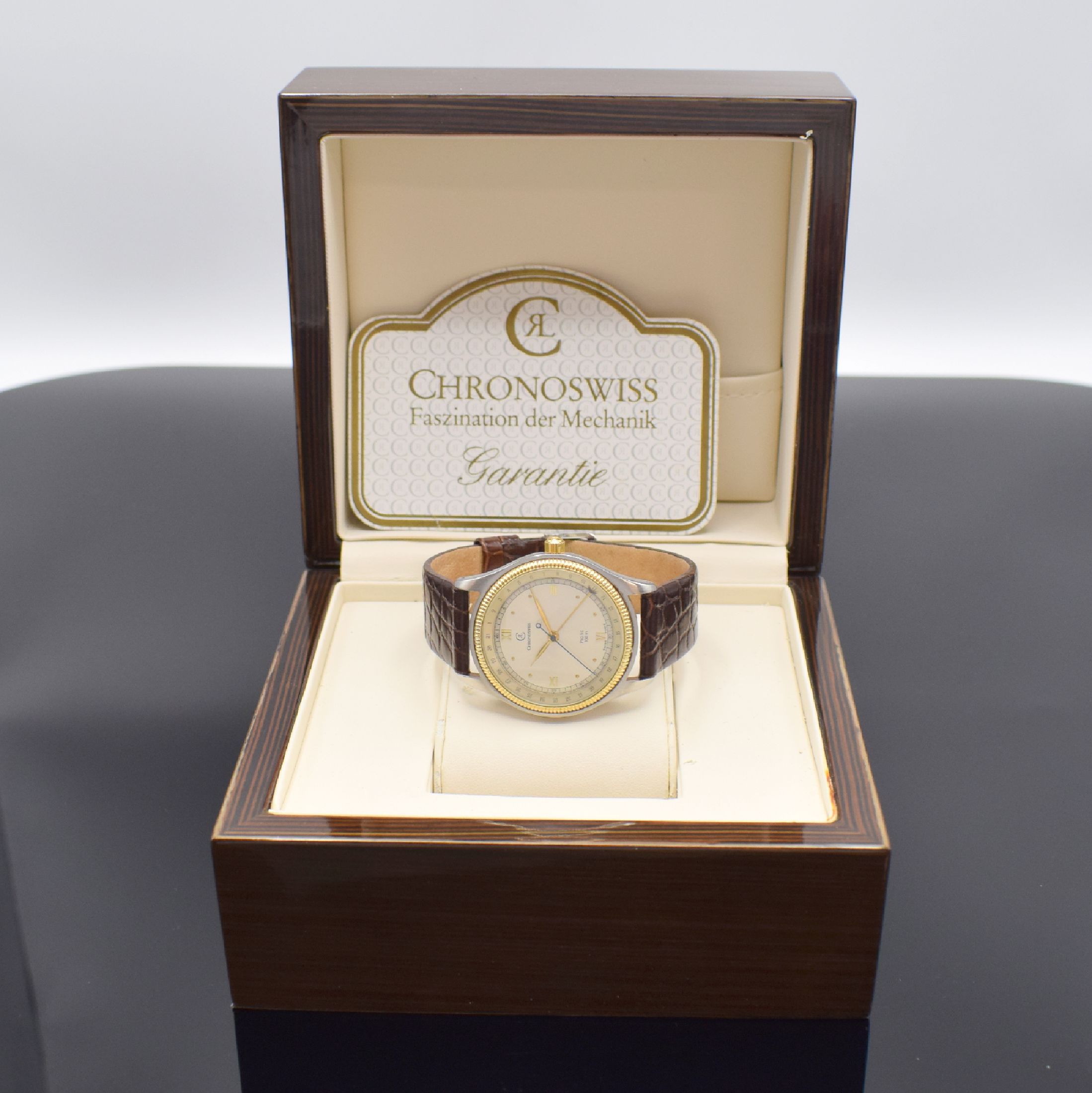 Detail e: CHRONOSWISS Herrenarmbanduhr Pacific Referenz CH 2214, Schweiz um 1990, Automatik, Edelstahl/Gold komb., beids. vergl., Boden & Krone verschr., silb. ...