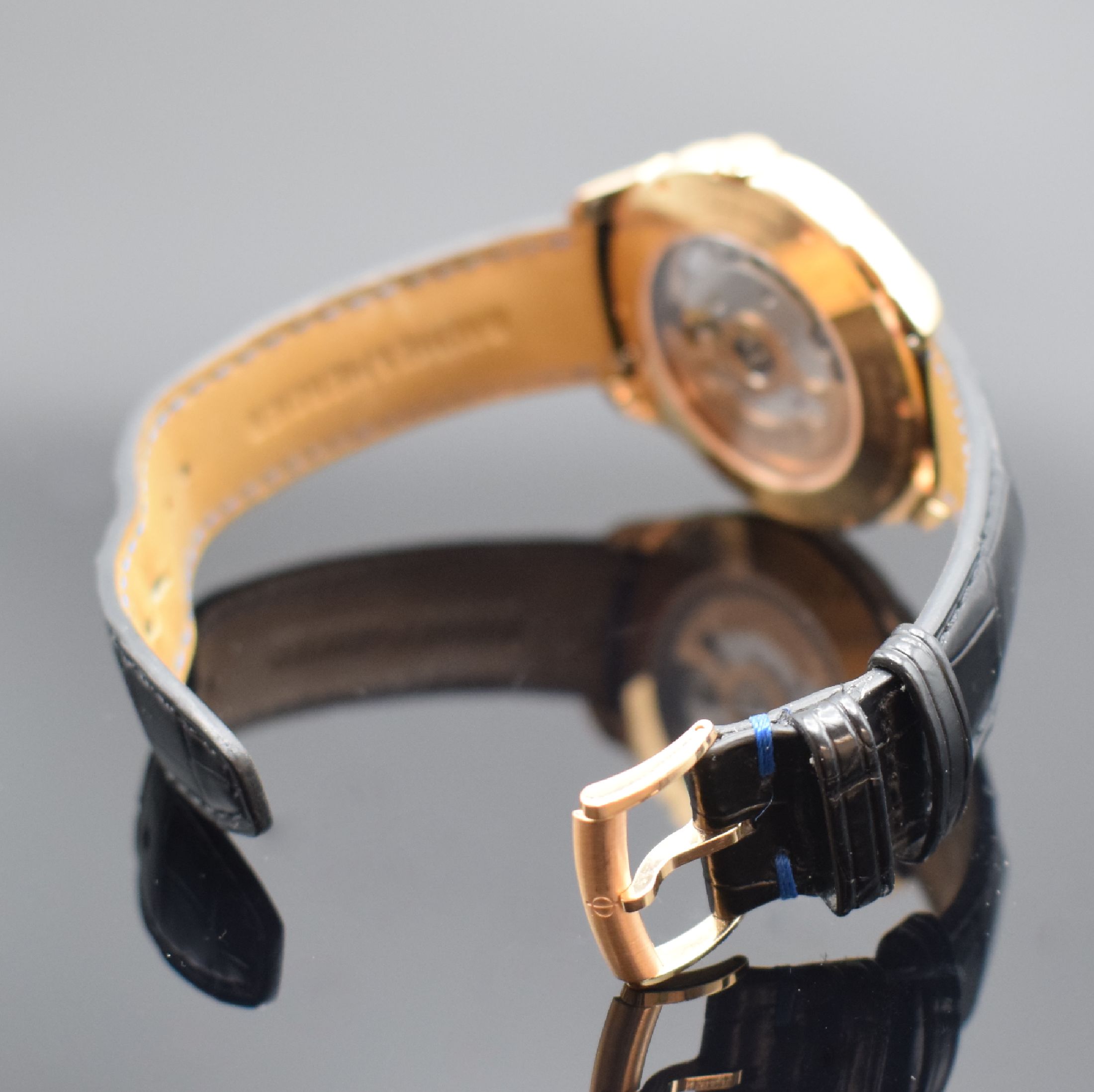 Detail b: BAUME & MERCIER Clifton Baumatic Herrenarmbanduhr mit ewigem Kalender in RG 750/000 Referenz M0A10470, Schweiz um 2019, Automatik, schweres, beids. ...