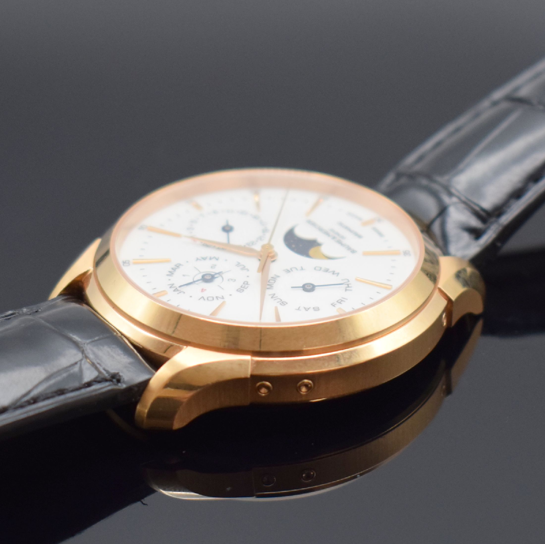 Detail e: BAUME & MERCIER Clifton Baumatic Herrenarmbanduhr mit ewigem Kalender in RG 750/000 Referenz M0A10470, Schweiz um 2019, Automatik, schweres, beids. ...