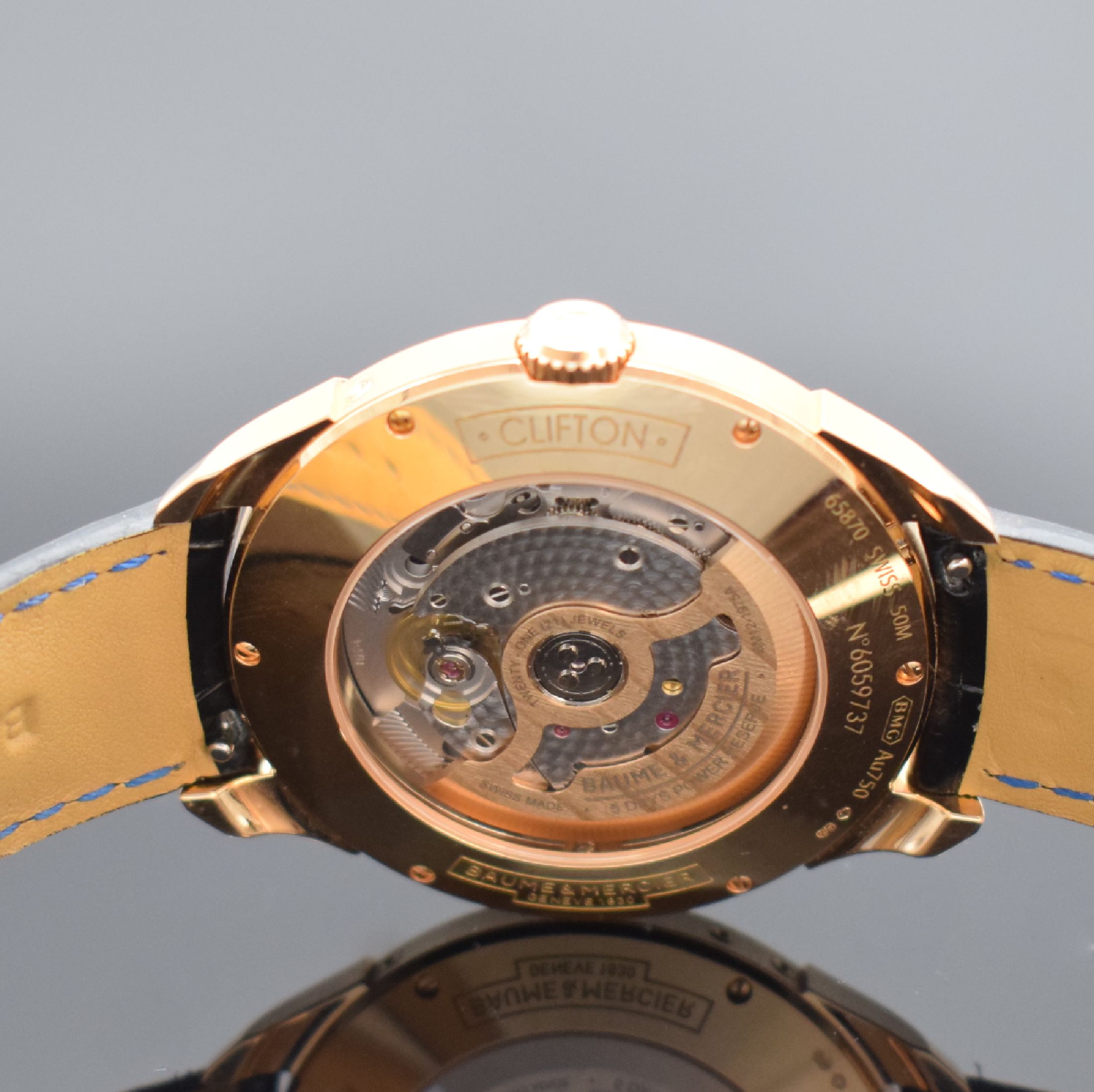 Detail f: BAUME & MERCIER Clifton Baumatic Herrenarmbanduhr mit ewigem Kalender in RG 750/000 Referenz M0A10470, Schweiz um 2019, Automatik, schweres, beids. ...