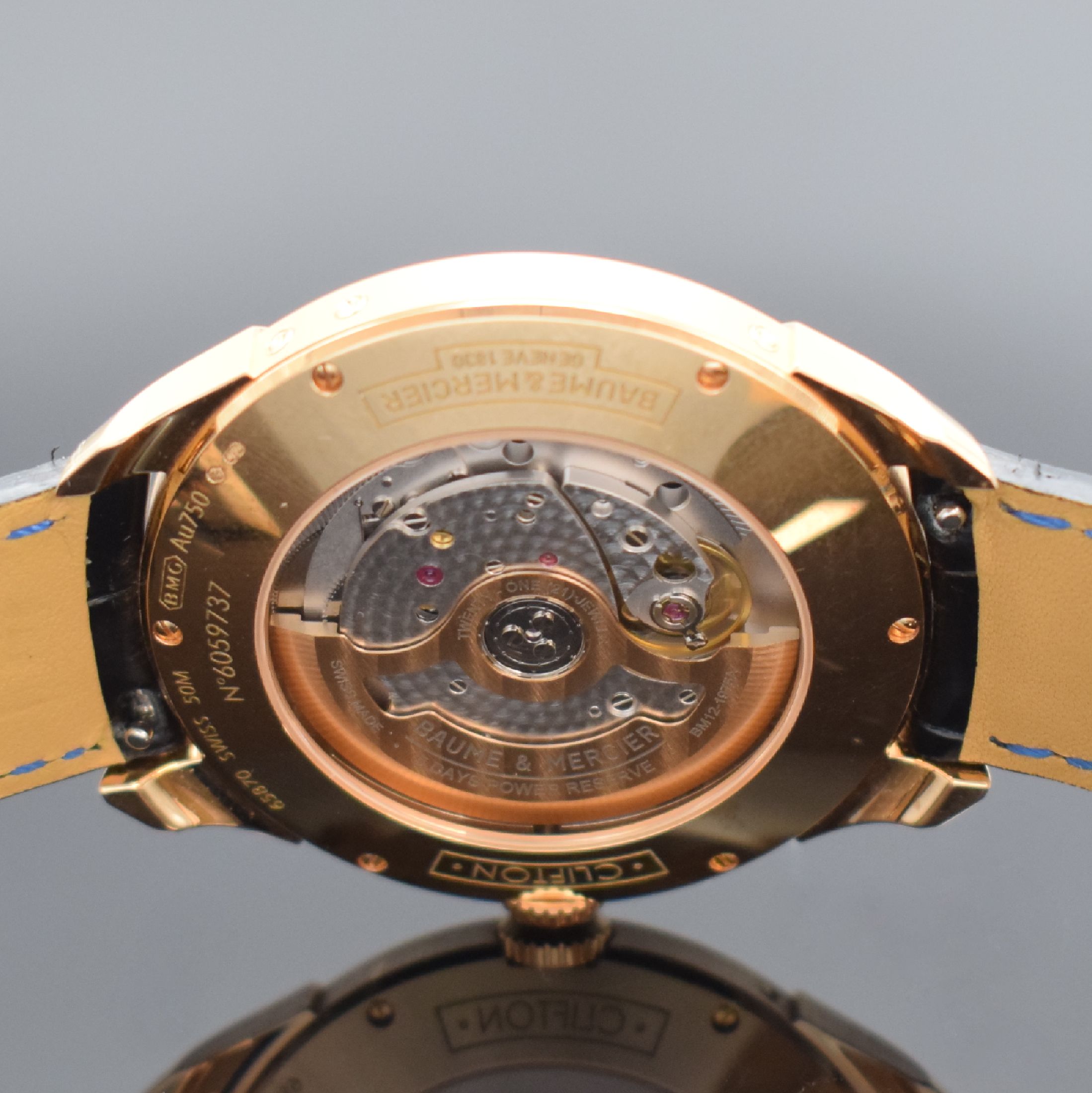 Detail g: BAUME & MERCIER Clifton Baumatic Herrenarmbanduhr mit ewigem Kalender in RG 750/000 Referenz M0A10470, Schweiz um 2019, Automatik, schweres, beids. ...