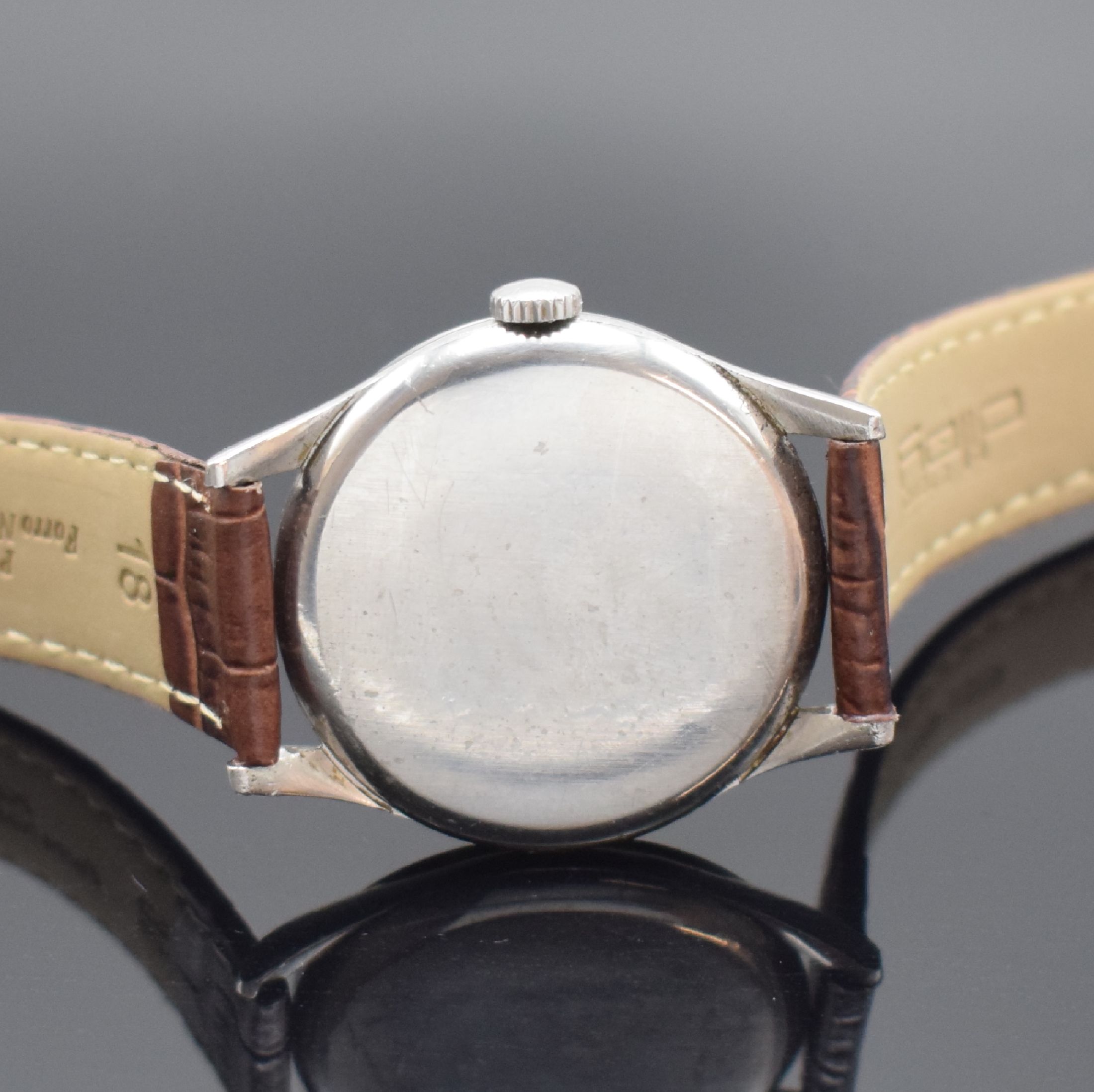 Detail c: LONGINES Herrenarmbanduhr Referenz 6273-2, Handaufzug, Schweiz um 1953, 3-teil. Stahlgeh., Boden & Glasrand aufgedr., silb. Zifferbl. altersbed. ...