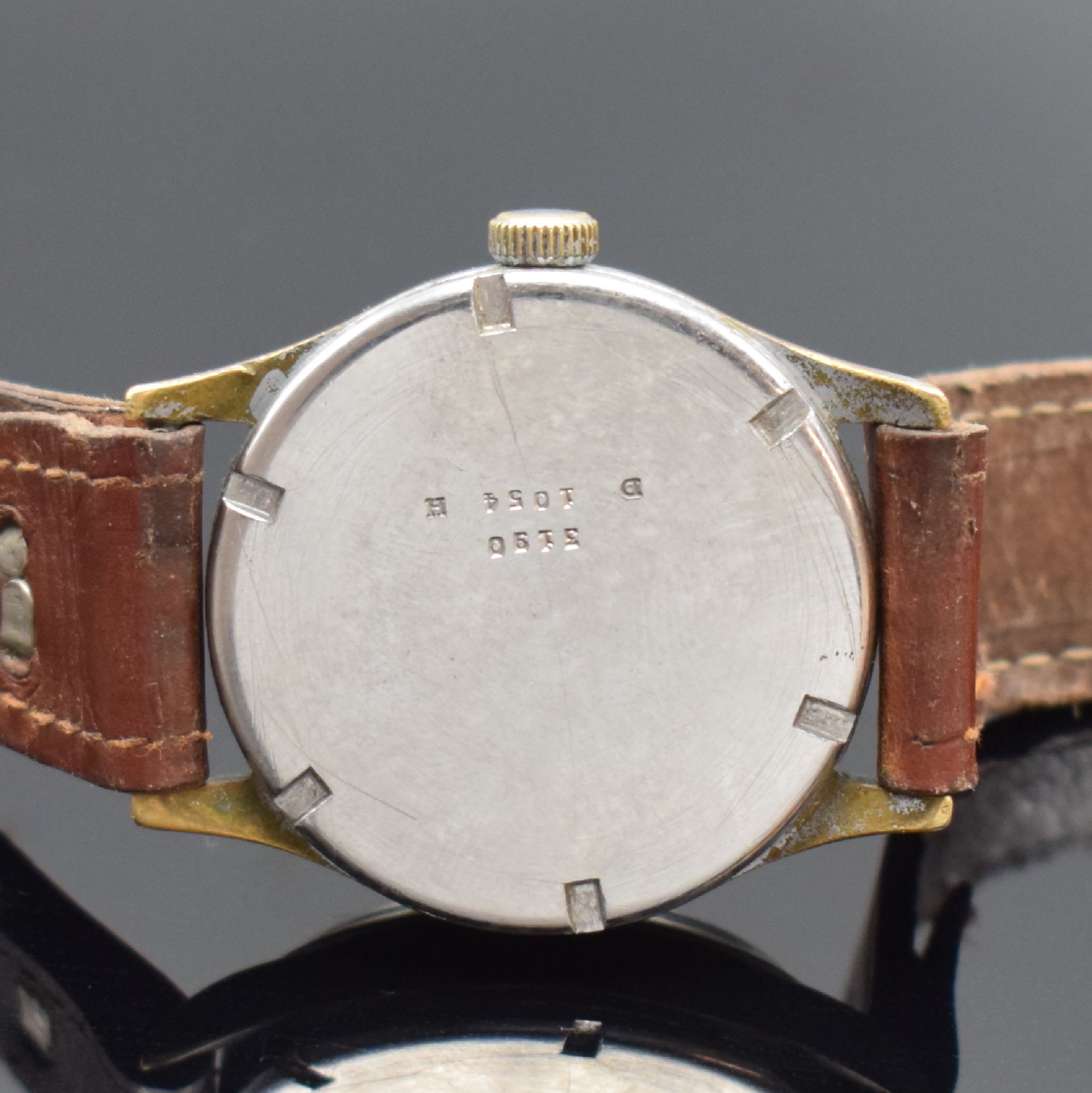 Detail c: HELVETIA Militärarmbanduhr des deutschen Heeres Referenz 3190, Handaufzug, Schweiz um 1940, verchromtes Geh. altersbed. ber., verschr. Stahlboden ...