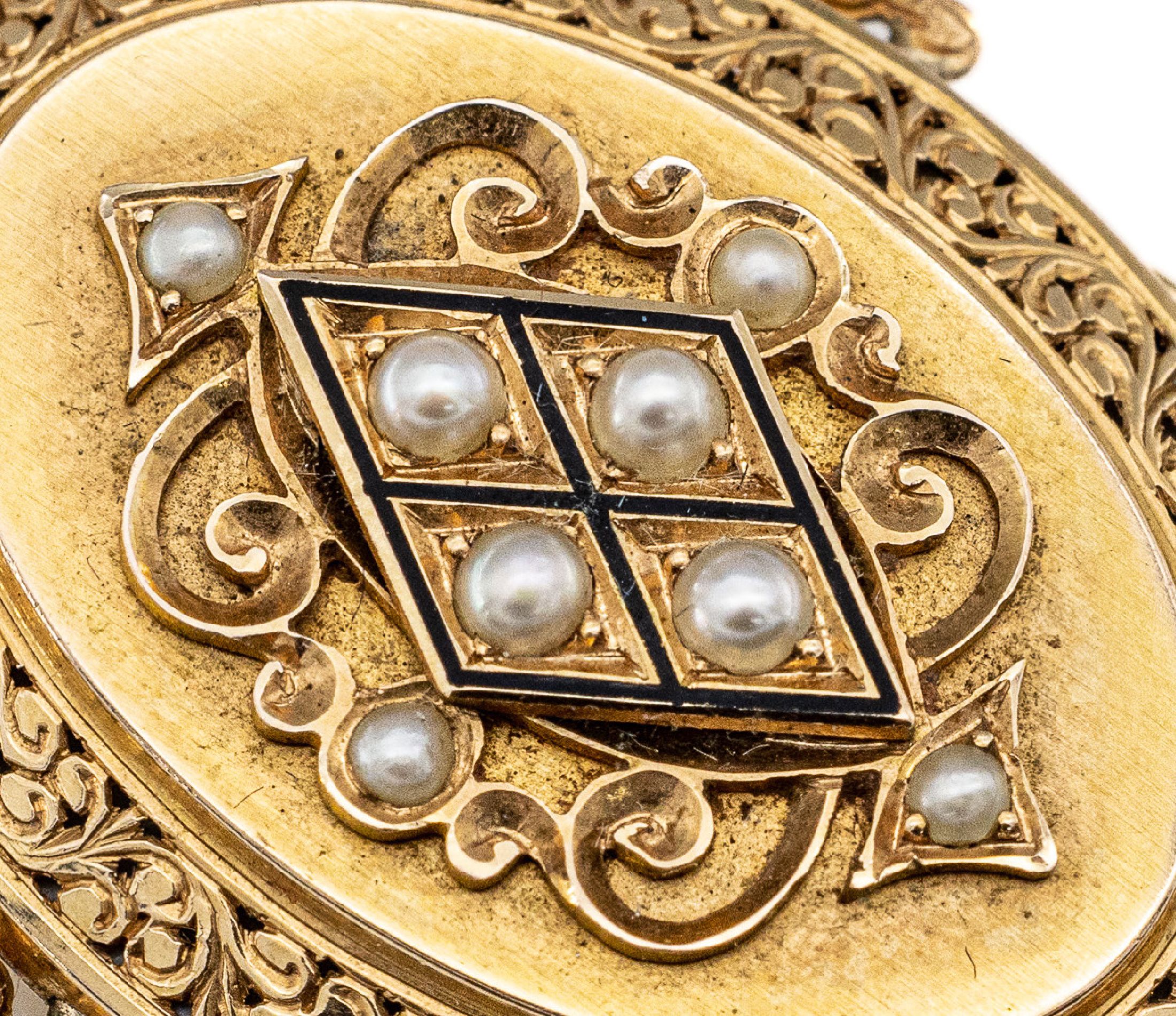 Detail a: 18 kt Gold Medaillonanhänger mit Perlchen, GG 750/000 gepr., wohl deutsch um 1880/90, Anhängeöse sek., fein satiniert, schwarz emaill., ...