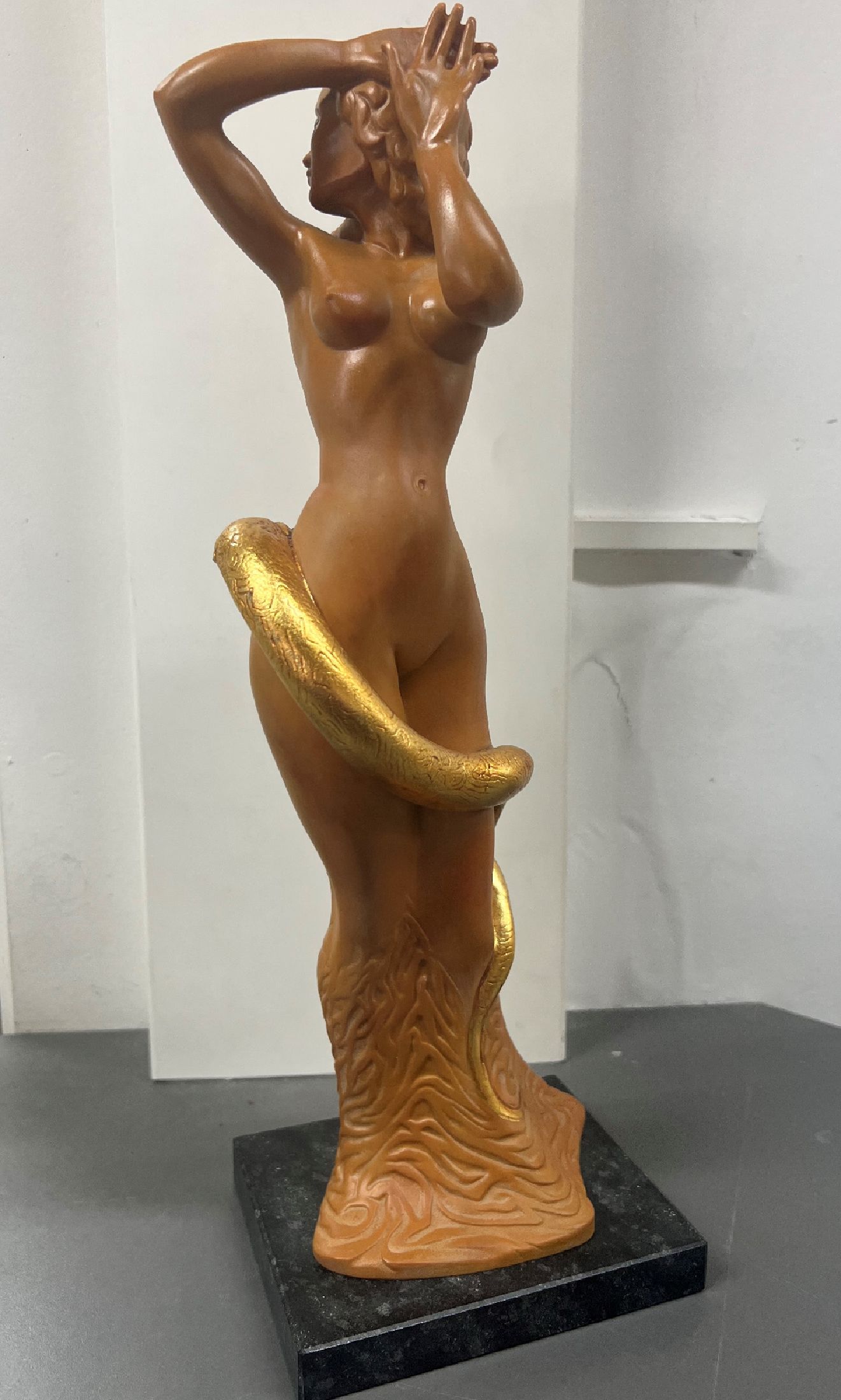 Ernst Fuchs, 1930-2015, Skulptur Frau Lot, polymerer Kunstguss auf Granitsockel, aus 2015, teilvergoldet, aus 2015, signiert und num. 50/500, H.ca. ...