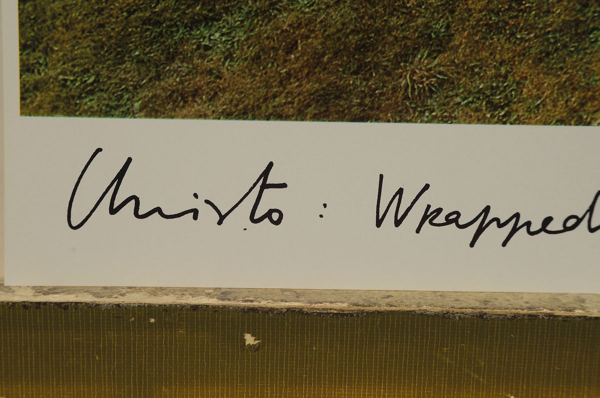 Detail a: Christo, 1935 - 2020, 4-Farben-Offsetdruck nach einem Bleinbilddia von Wolfgang Volz, auf Ikonorex Papier und 2-Farben-Offset nach Strichvorlage, ...