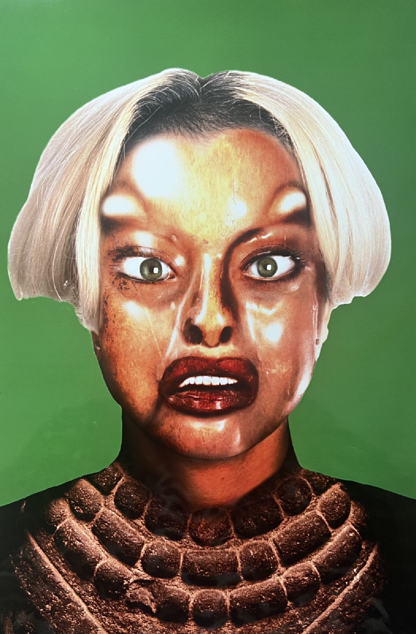 Detail b: Orlan, geb. 1947 6 Fotografien, Cibachrome-Abzug auf dickem PE-Papier, rückseitig jeweils handsigniert, Titel: Refiguration, aus 1997, Blattgr. je ...