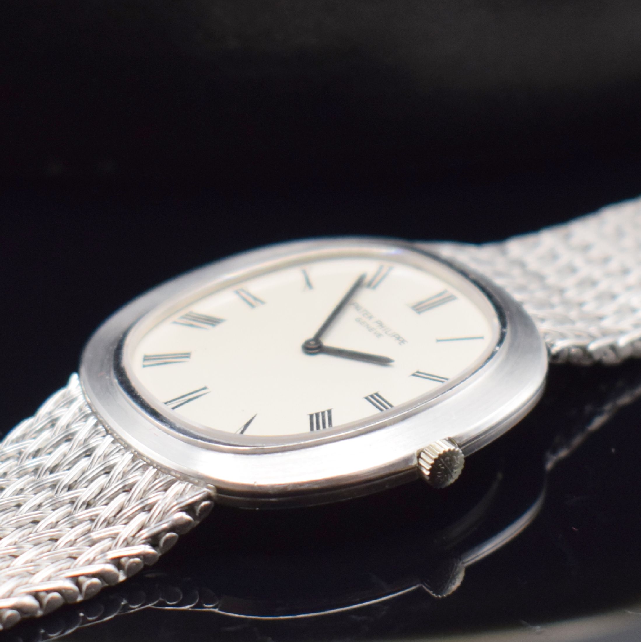 Detail d: PATEK PHILIPPE feine Herrenarmbanduhr Ellipse d´Or Referenz 3589/1, Automatik, Schweiz um 1970, 3-teil. WG 750/000 Geh. inkl. verlängerten orig. ...