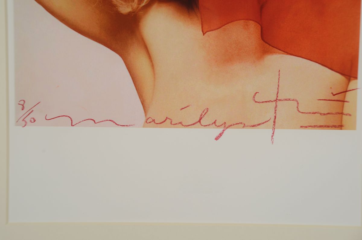Detail a: Bert Stern, 1929 New York bis 2013, Fotografie auf dickem, mattem Fotopapier, hochwertiger Pigment-Druck, "Marilyn in Red Scarf", ...