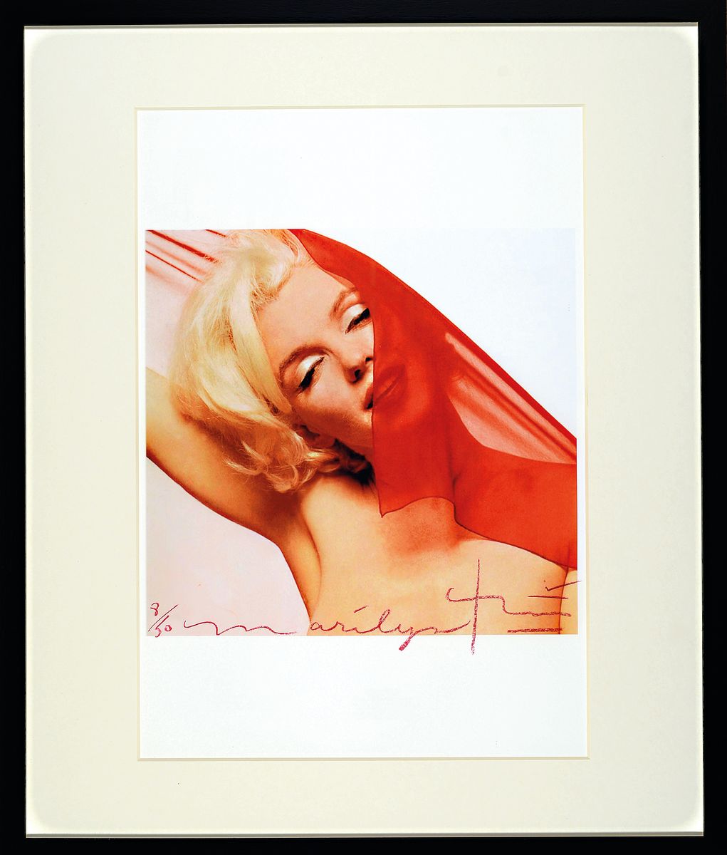 Detail k: Bert Stern, 1929 New York bis 2013, Fotografie auf dickem, mattem Fotopapier, hochwertiger Pigment-Druck, "Marilyn in Red Scarf", ...