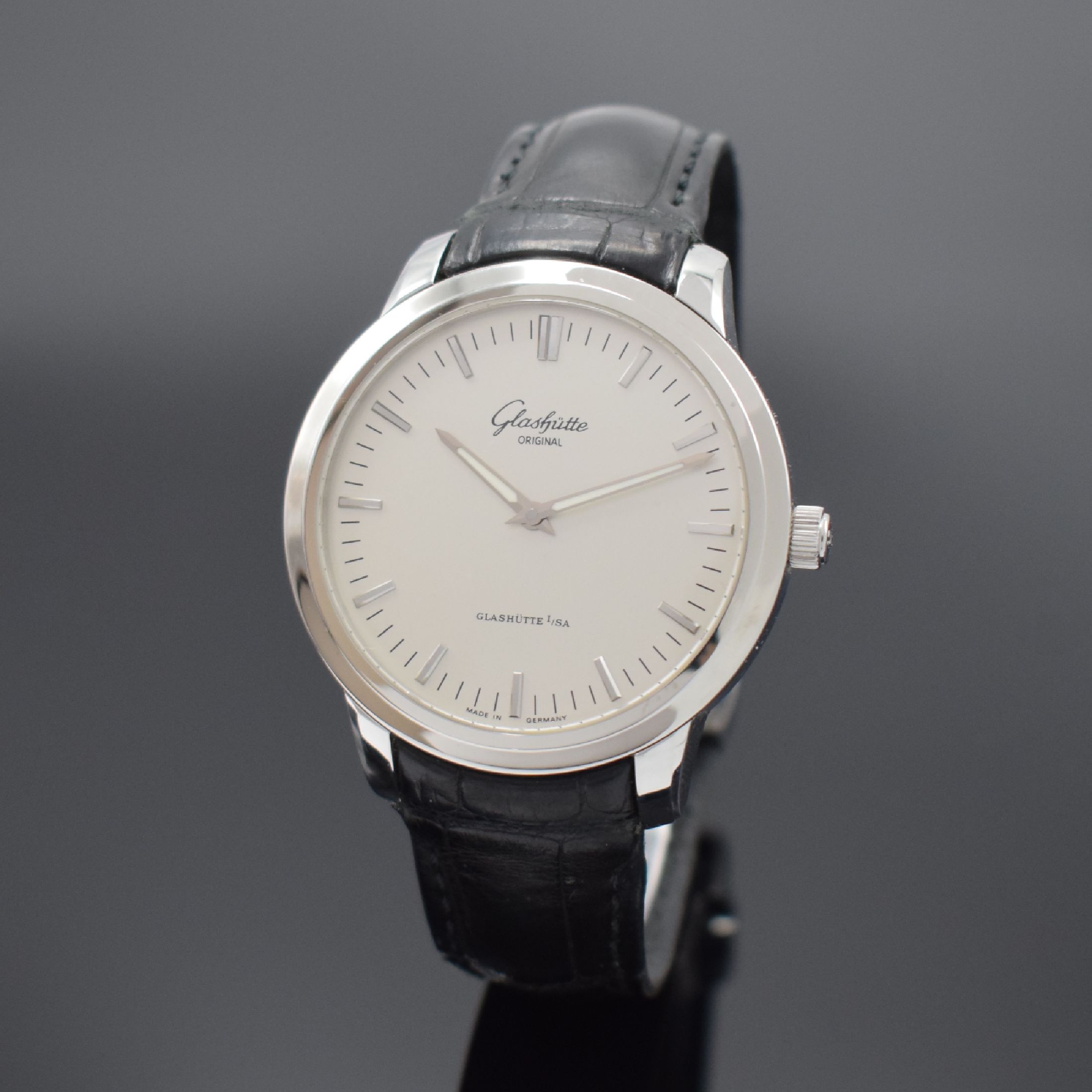 GLASHÜTTE ORIGINAL Herrenarmbanduhr Senator Referenz 100-08-03-02-04, Automatik, Edelstahlgeh. inkl. orig. Lederband m. dopp. Faltschl., beids. ...