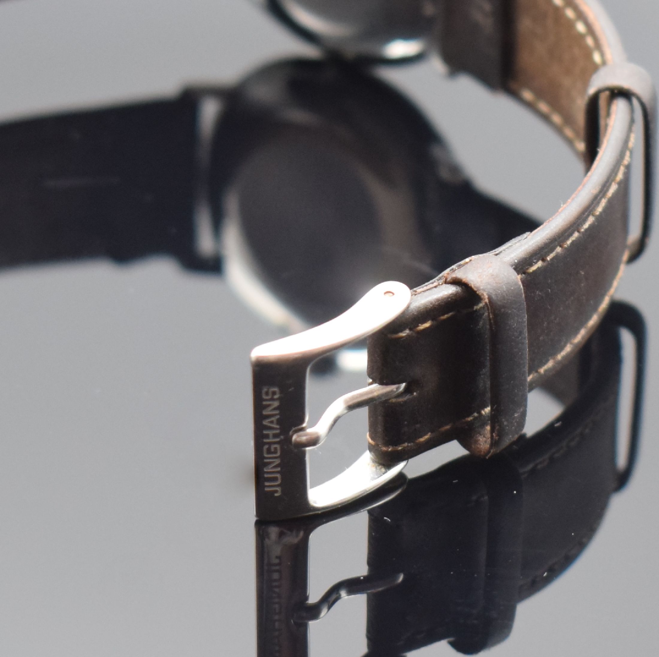 Detail b: JUNGHANS Herrenarmbanduhr Max Bill Referenz 027/4002.44, Automatik, Edelstahlgeh. inkl. orig. Lederband (zu ern.) mit orig. Dornschl., Boden ...