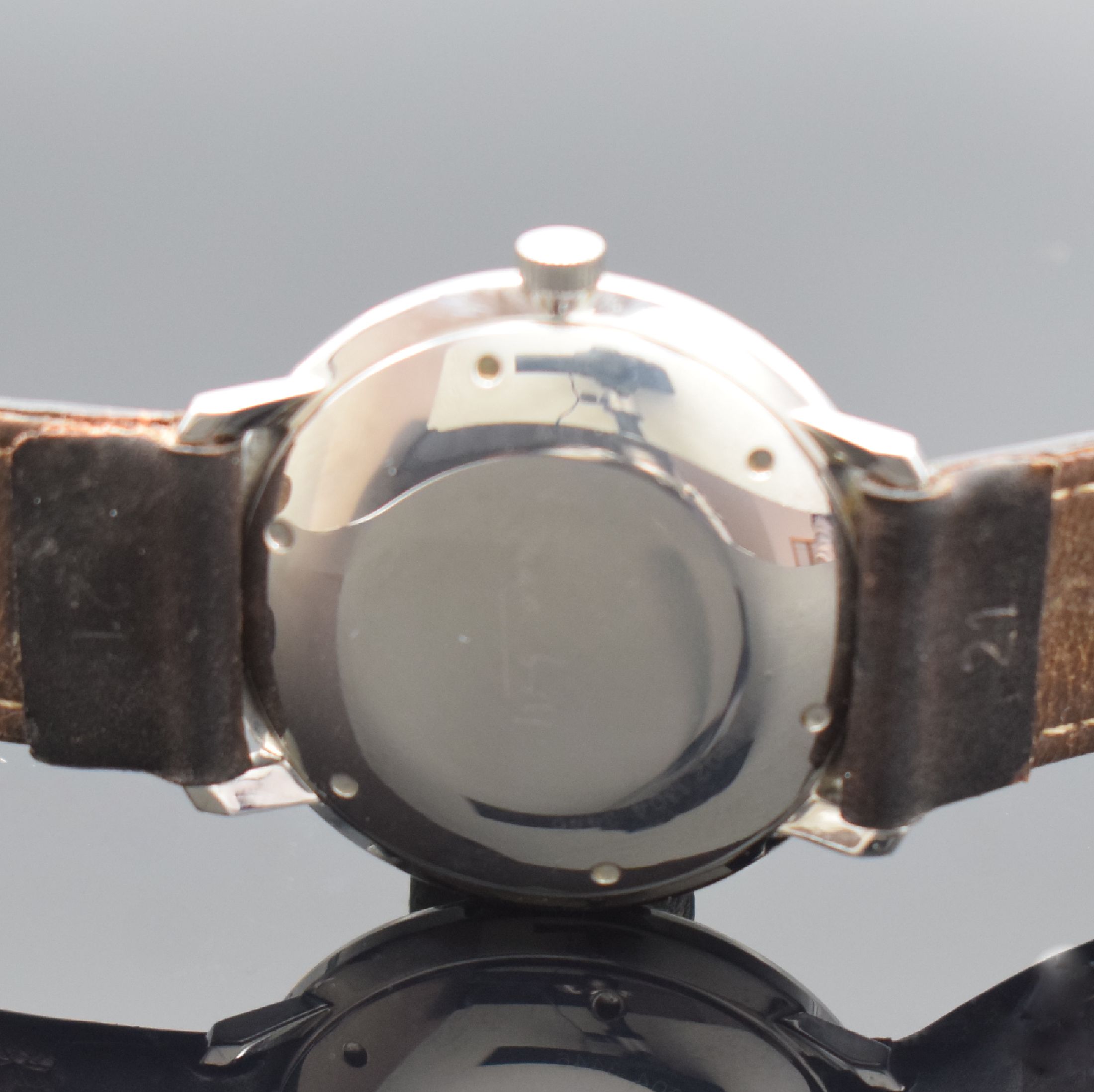 Detail d: JUNGHANS Herrenarmbanduhr Max Bill Referenz 027/4002.44, Automatik, Edelstahlgeh. inkl. orig. Lederband (zu ern.) mit orig. Dornschl., Boden ...