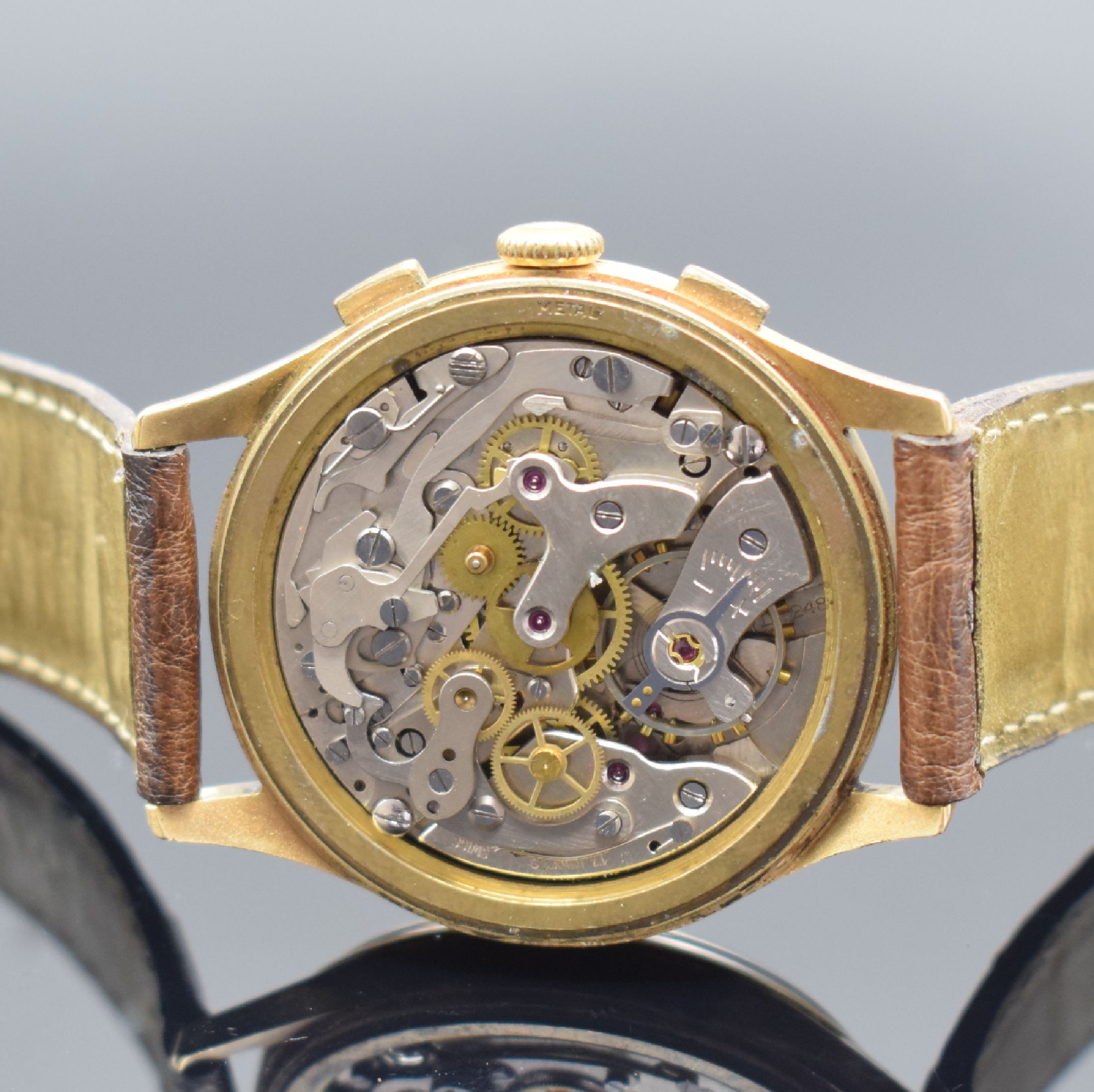 Detail e: AERO Armbandchronograph in GG 585/000, Schweiz um 1950, Handaufzug, 4-teil. Geh., Boden, Glasrand & Metallcuv. aufgedr., silb. Zifferbl. m. aufges. ...