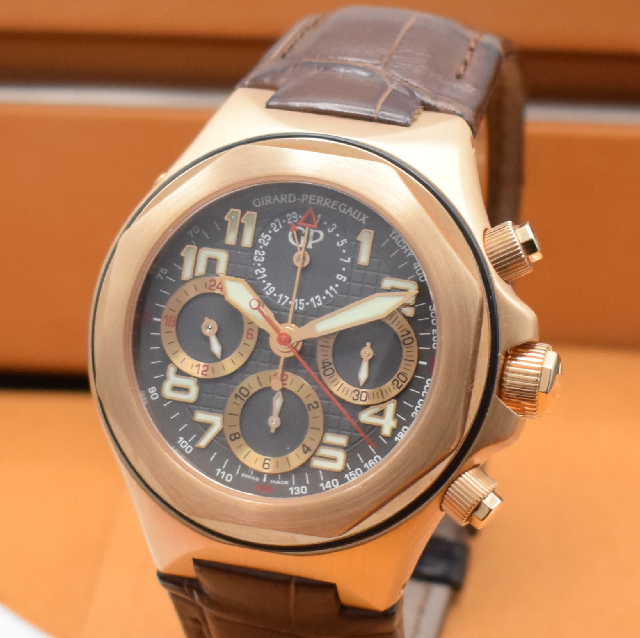 Detail a: GIRARD PERREGAUX Armbandchronograph Laureato EVO 3 in Roségold 750/000 Referenz 80180, Automatik, 3-teil. Geh. inkl. orig. Lederband m. orig. ...
