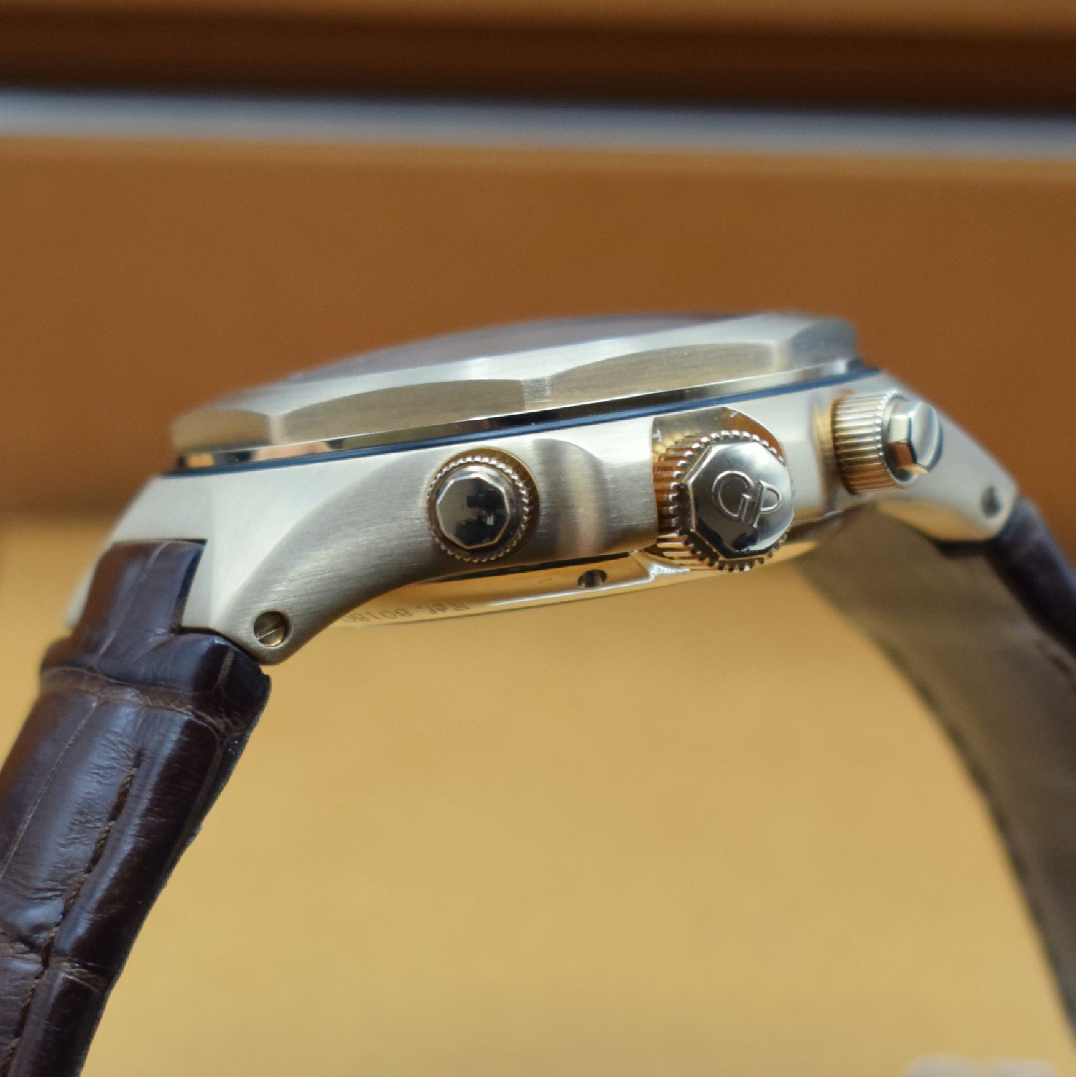 Detail d: GIRARD PERREGAUX Armbandchronograph Laureato EVO 3 in Roségold 750/000 Referenz 80180, Automatik, 3-teil. Geh. inkl. orig. Lederband m. orig. ...