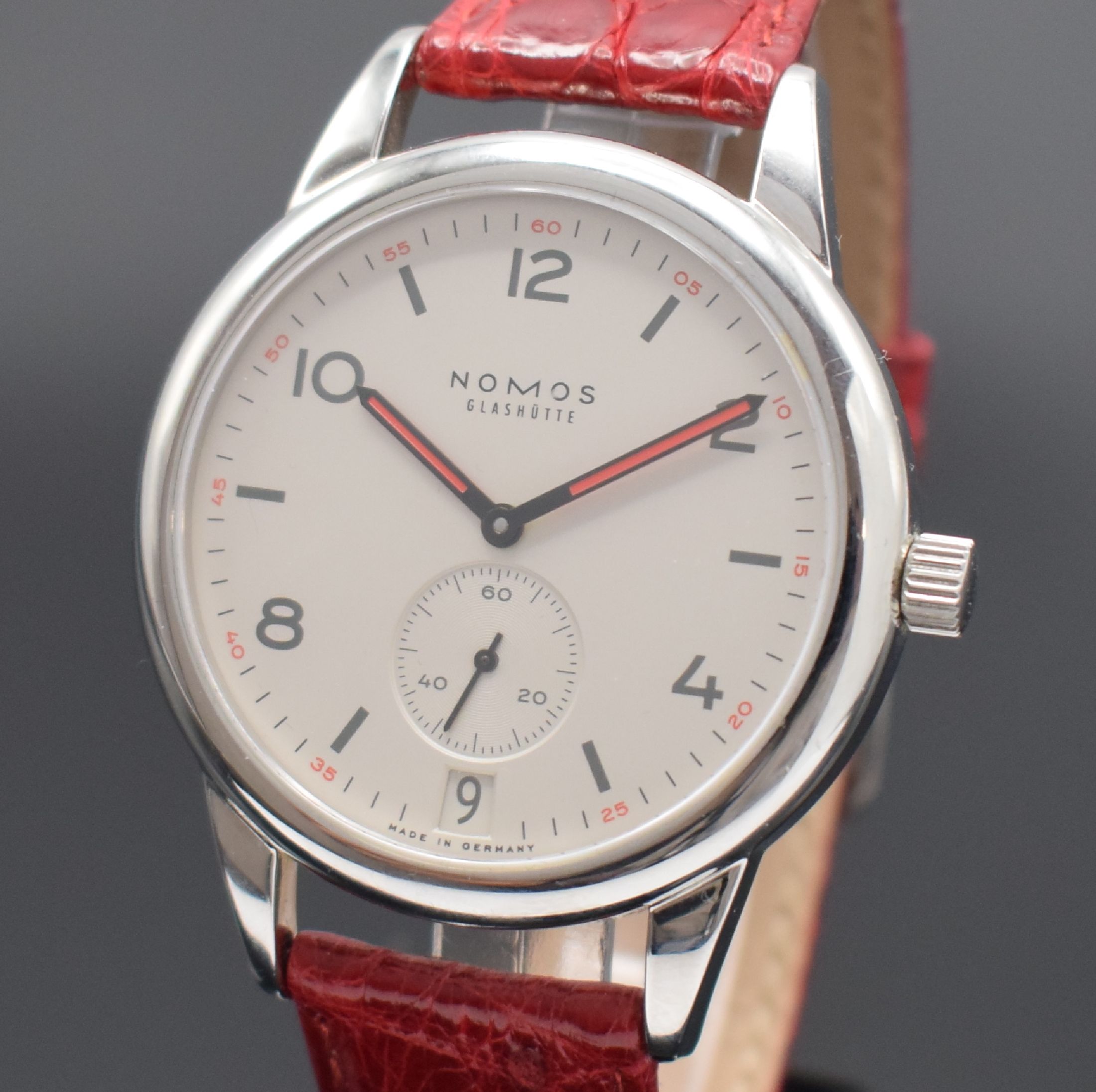 Detail a: NOMOS GLASHÜTTE Herrenarmbanduhr Modell CLUB, Automatik, Deutschland um 2008, Edelstahlgeh. inkl. Lederband m. orig. Dornschl., Boden verschr., Anz. ...