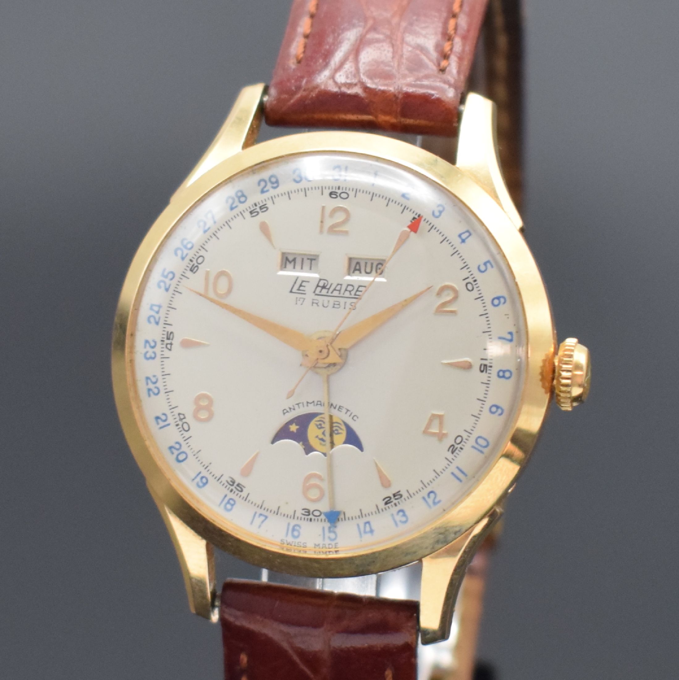 Detail a: LE PHARE Herrenarmbanduhr mit Vollkalenderanzeige in Roségold 750/000, Handaufzug, Schweiz um 1950, Boden & Glasrand aufgedr., vers. Bl., Anz. v. ...