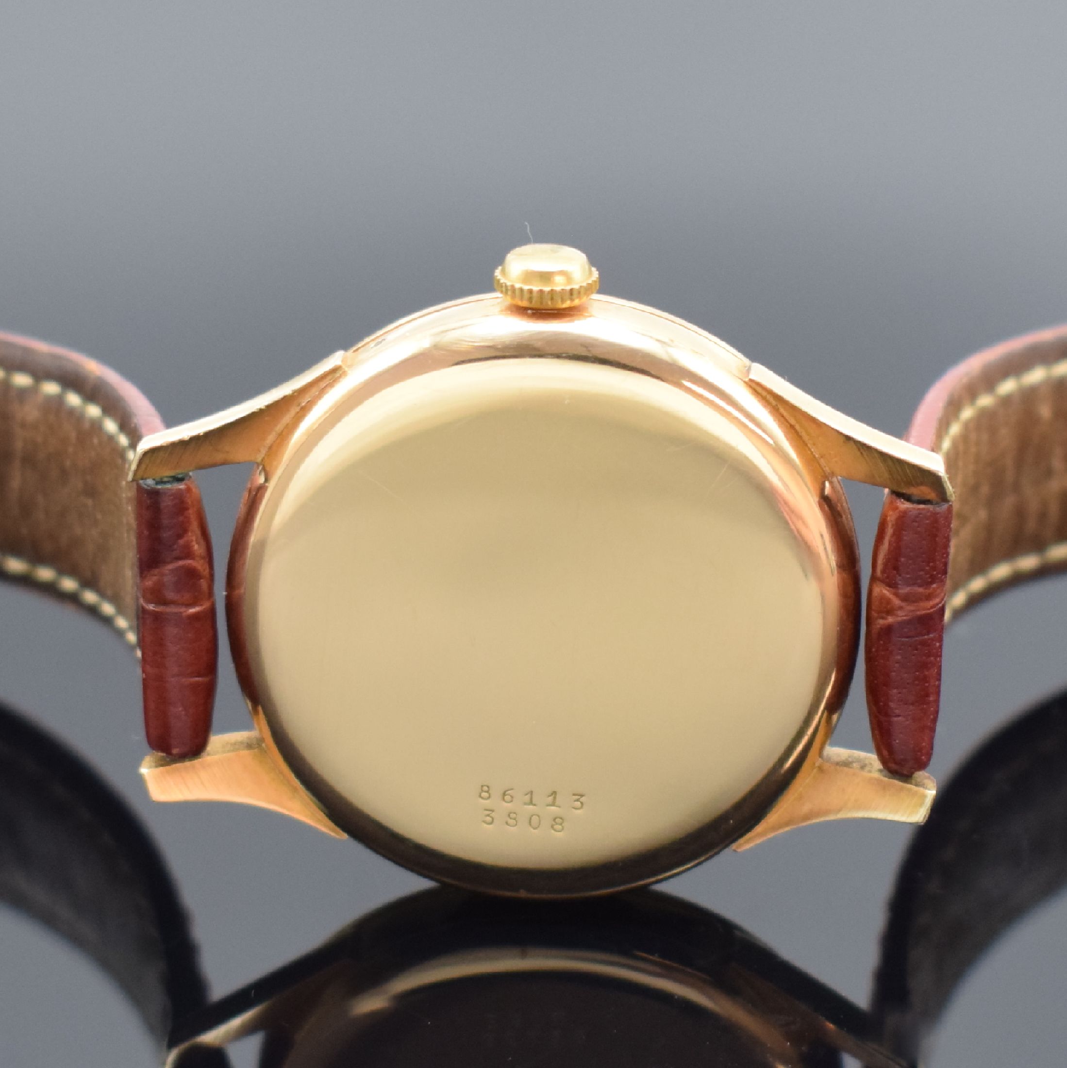Detail d: LE PHARE Herrenarmbanduhr mit Vollkalenderanzeige in Roségold 750/000, Handaufzug, Schweiz um 1950, Boden & Glasrand aufgedr., vers. Bl., Anz. v. ...