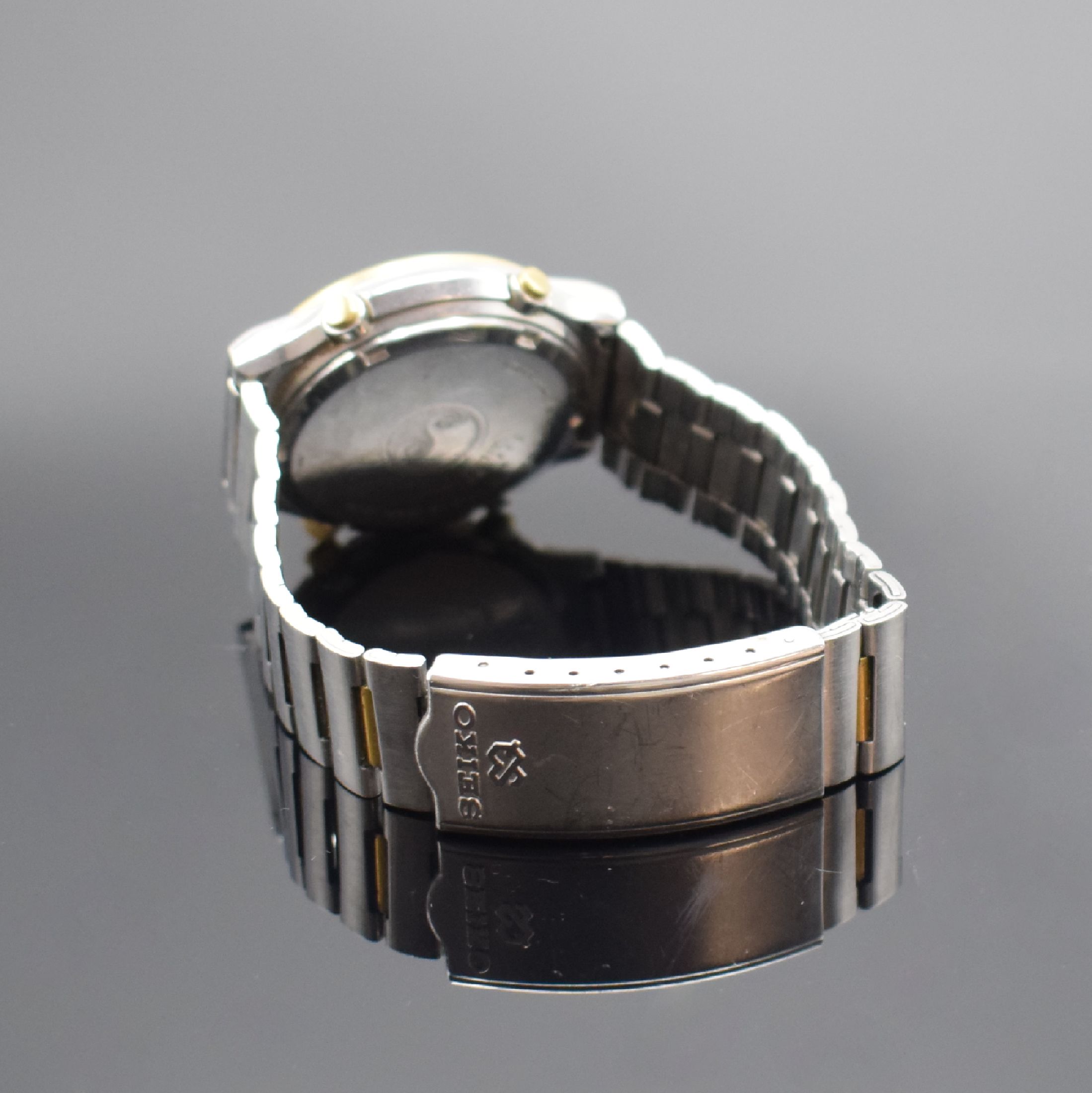 Detail b: Konvolut 2 SEIKO Armbanduhren, Japan um 1980/90, 1 x Automatik, Edelstahlgeh., Boden verschr., neutr. Gliederband m. Faltschl., silb. Zifferbl. m. ...
