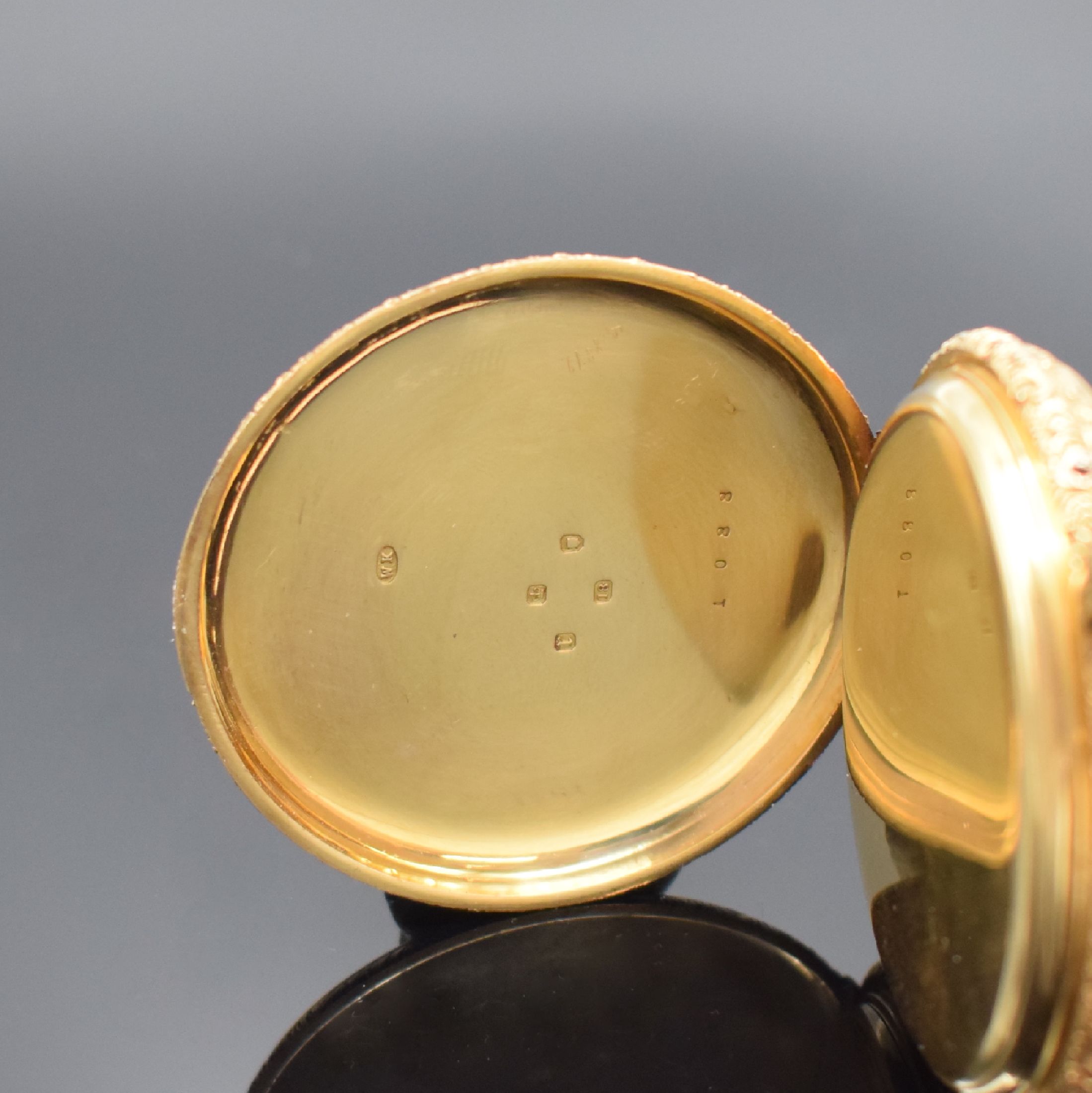 Detail d: TURPIN BROTHERS schwere Herrensavonette in GG 750/000, England Hallmark London 1872, guill. 3-Deckel Goldgeh., tief-grav. Rand, Monogramm-grav. im ...