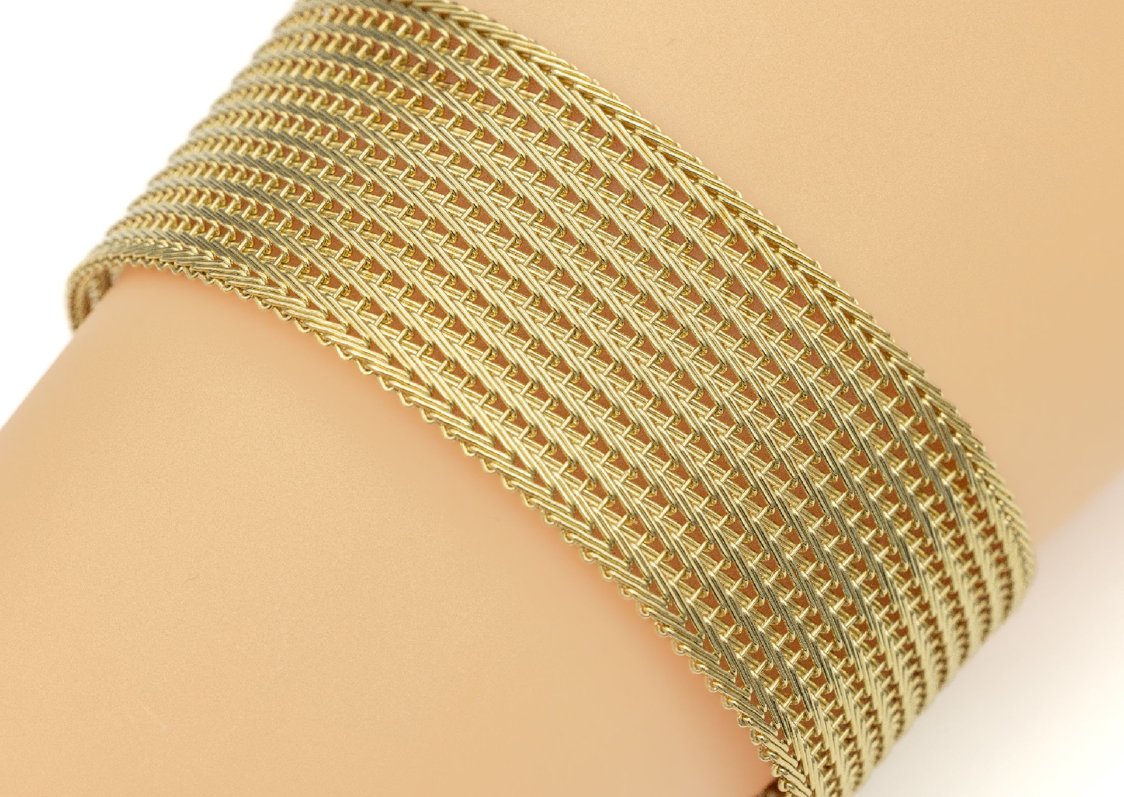 14 kt Gold Armband, ca. 38.6 g, GG 585/000,Kastenschloss mit 2 Sicherheitsachten, L. ca. 18 cm, B. ca. 2.8 cm