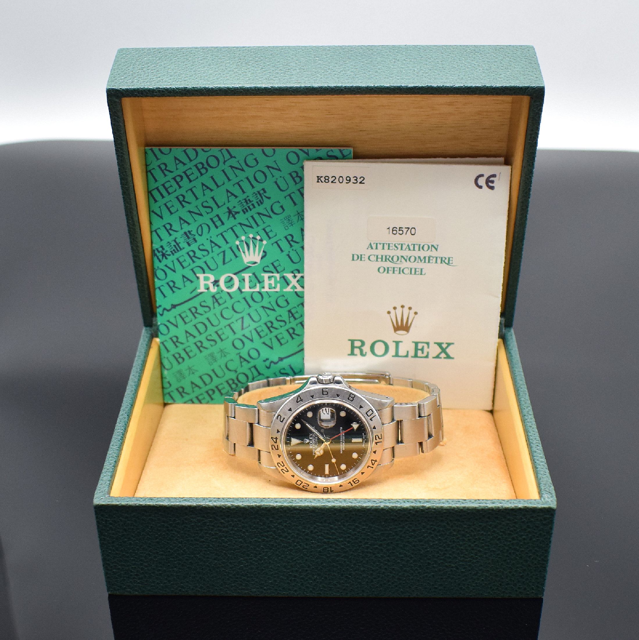 Detail e: ROLEX Herrenarmbanduhr Oyster Perpetual Date Explorer II Referenz 16570, Automatik, K-Serie, LC 100, Chronometer der Superlative in Edelstahl inkl. ...