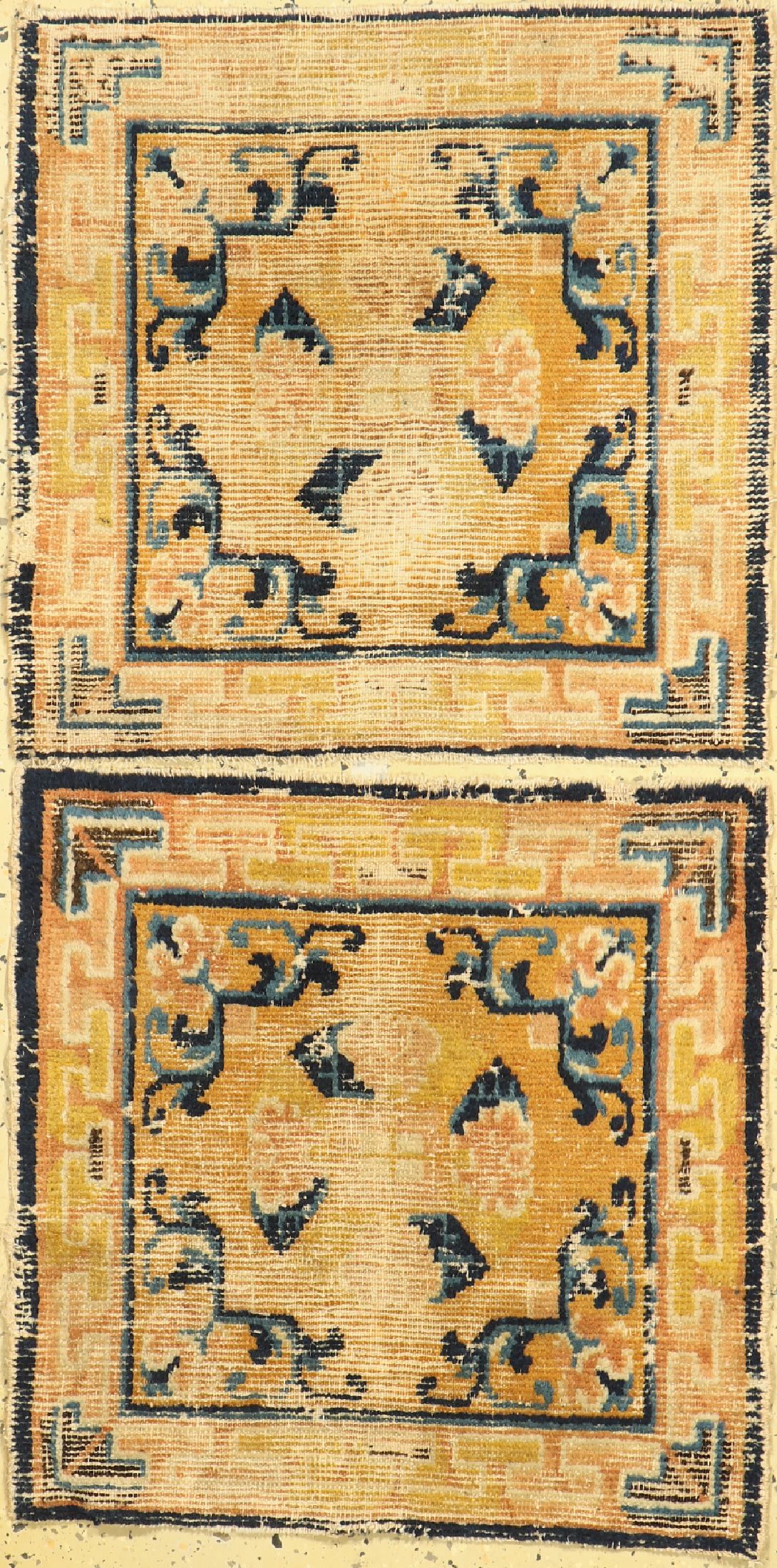 2 Ning Hsia Sitzbankteppiche, China, 19.Jhd, Wolle auf Baumwolle, ca. 63 x 63 cm, EHZ: 3