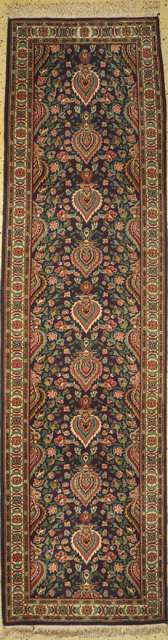 Täbriz, Indien, ca. 50 Jahre, Wolle auf Baumwolle, ca. 340 x 90 cm, EHZ: 1-2