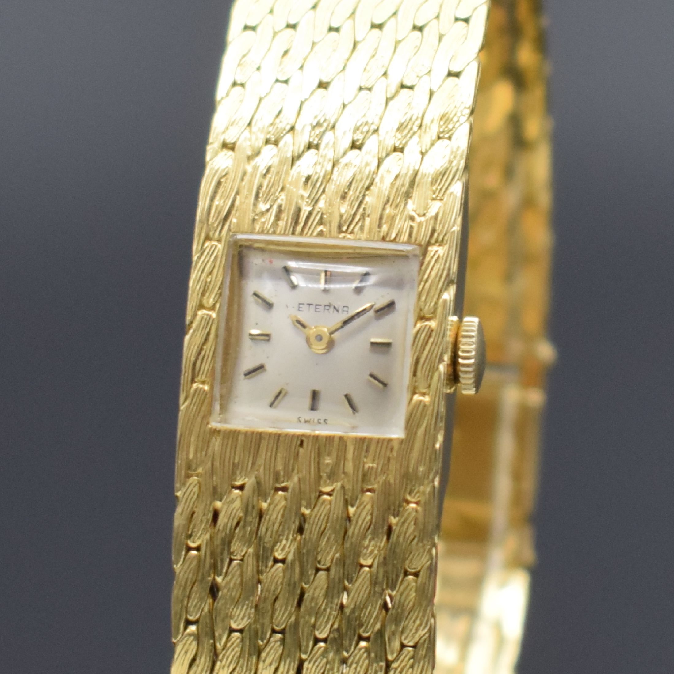 Detail a: ETERNA Damenarmbanduhr in GG 750/000, Schweiz um 1960, Handaufzug, 2-teil. Gehäuse, Boden aufgedr., Milanaiseband, silb. Zifferbl. m. aufges. gold. ...