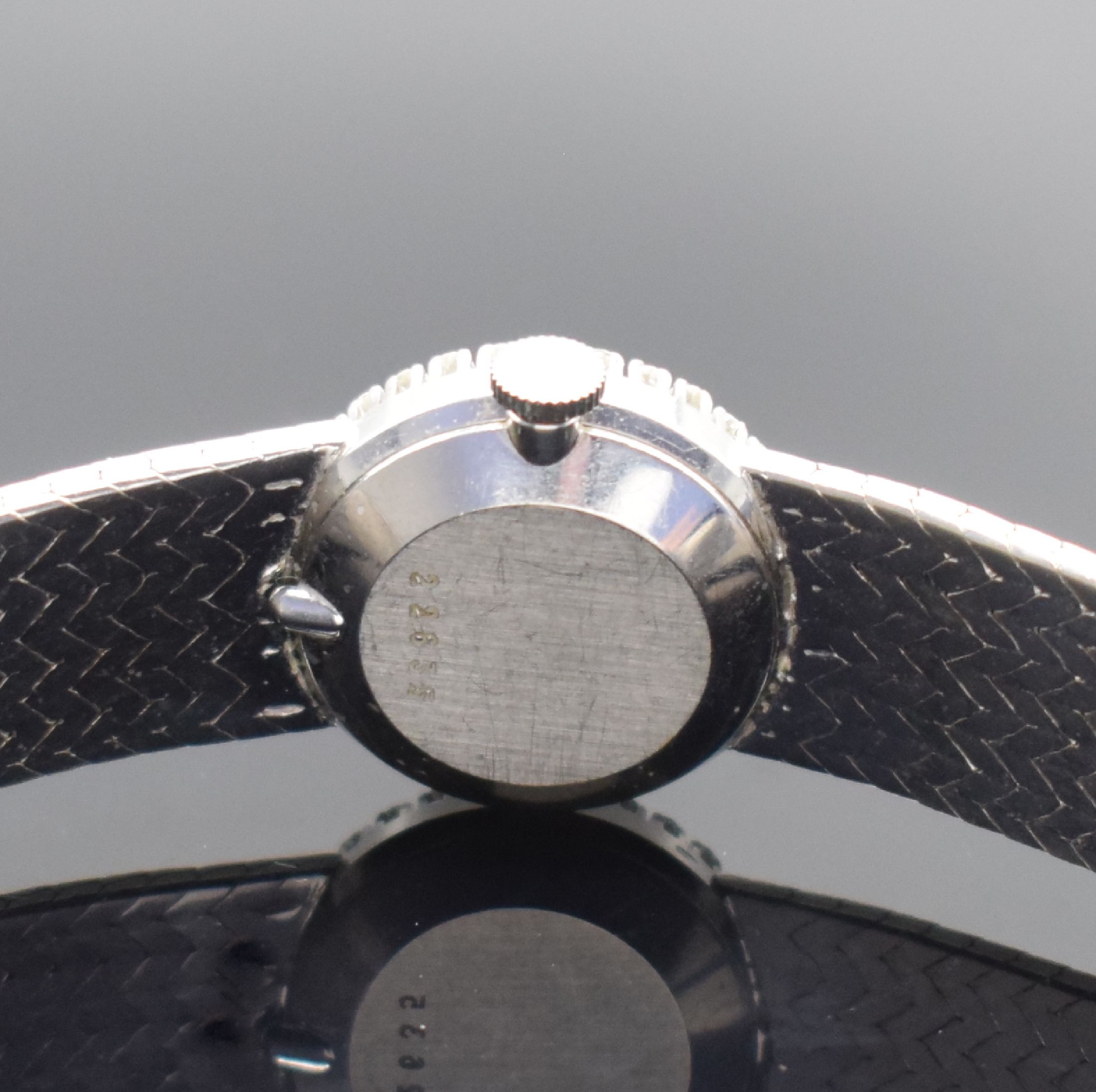 Detail c: BUCHERER Damenarmbanduhr in WG 750/000 mit Diamanten, Schweiz um 1965, Handaufzug, 2- teil. Geh., Boden aufgedr., Lünette m. Diamanten bes., silb. ...