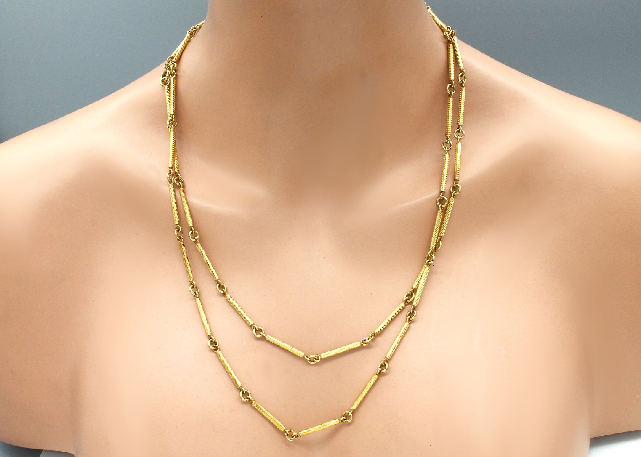 Detail a: 18 kt Gold Collier, GG 750/000, längliche Glieder mit Ösen verbunden, L. ca. 120 cm, Federringschließe, ca. 42.8 g