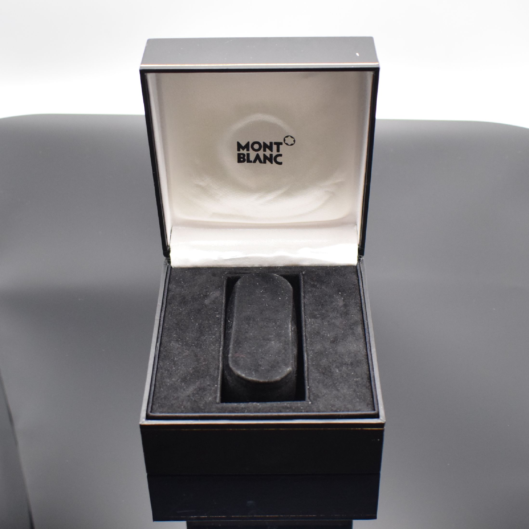 Detail f: MONTBLANC Herrenarmbanduhr Meisterstück mit Gangreserveanzeige Referenz 7003, Schweiz um 1999, Handaufzug, verg. Edelstahlgeh. inkl. neutr. ...