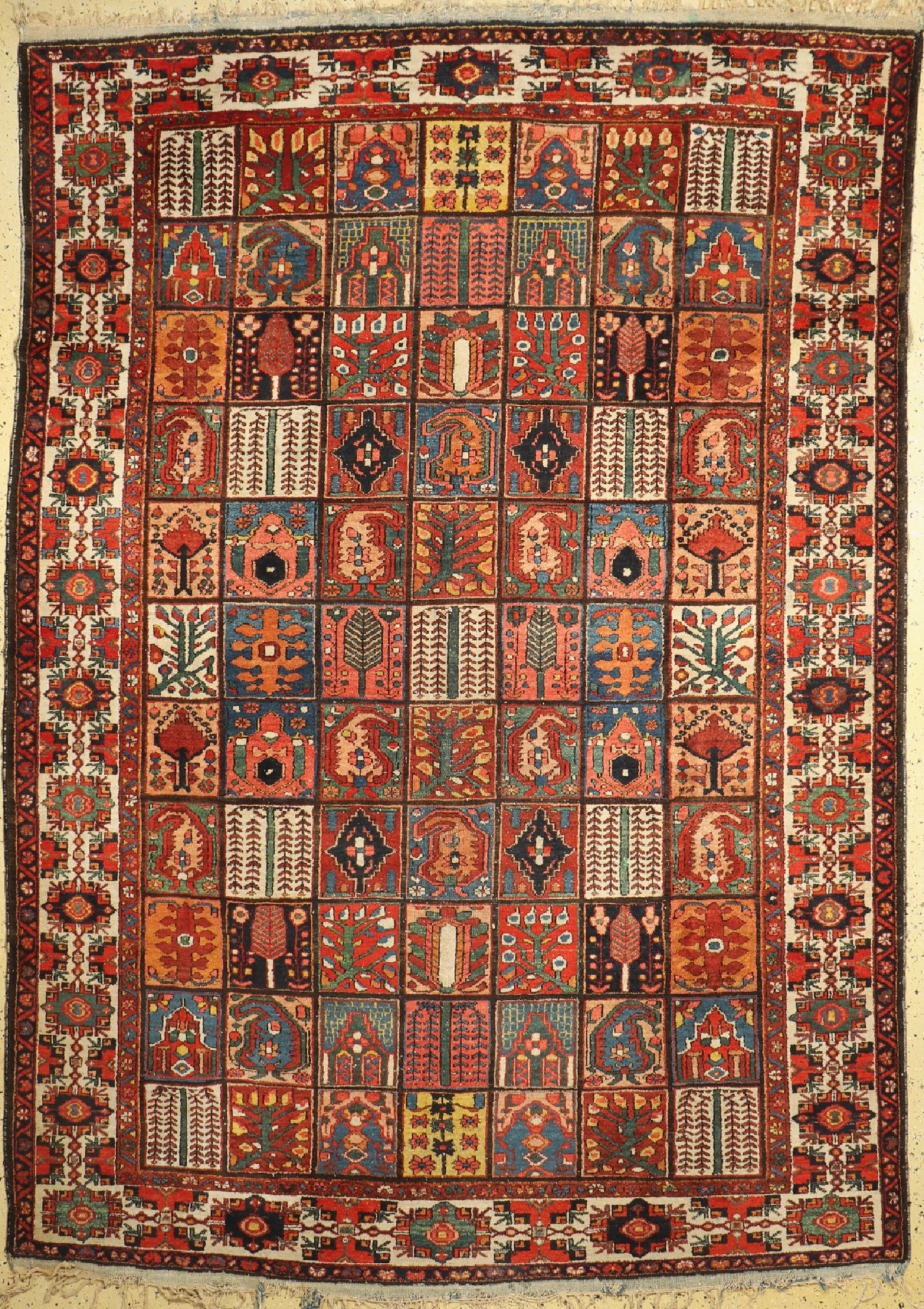 Felder Bachtiar alt, Persien, um 1950, Wolle auf Baumwolle, ca. 305 x 215 cm, EHZ: 3