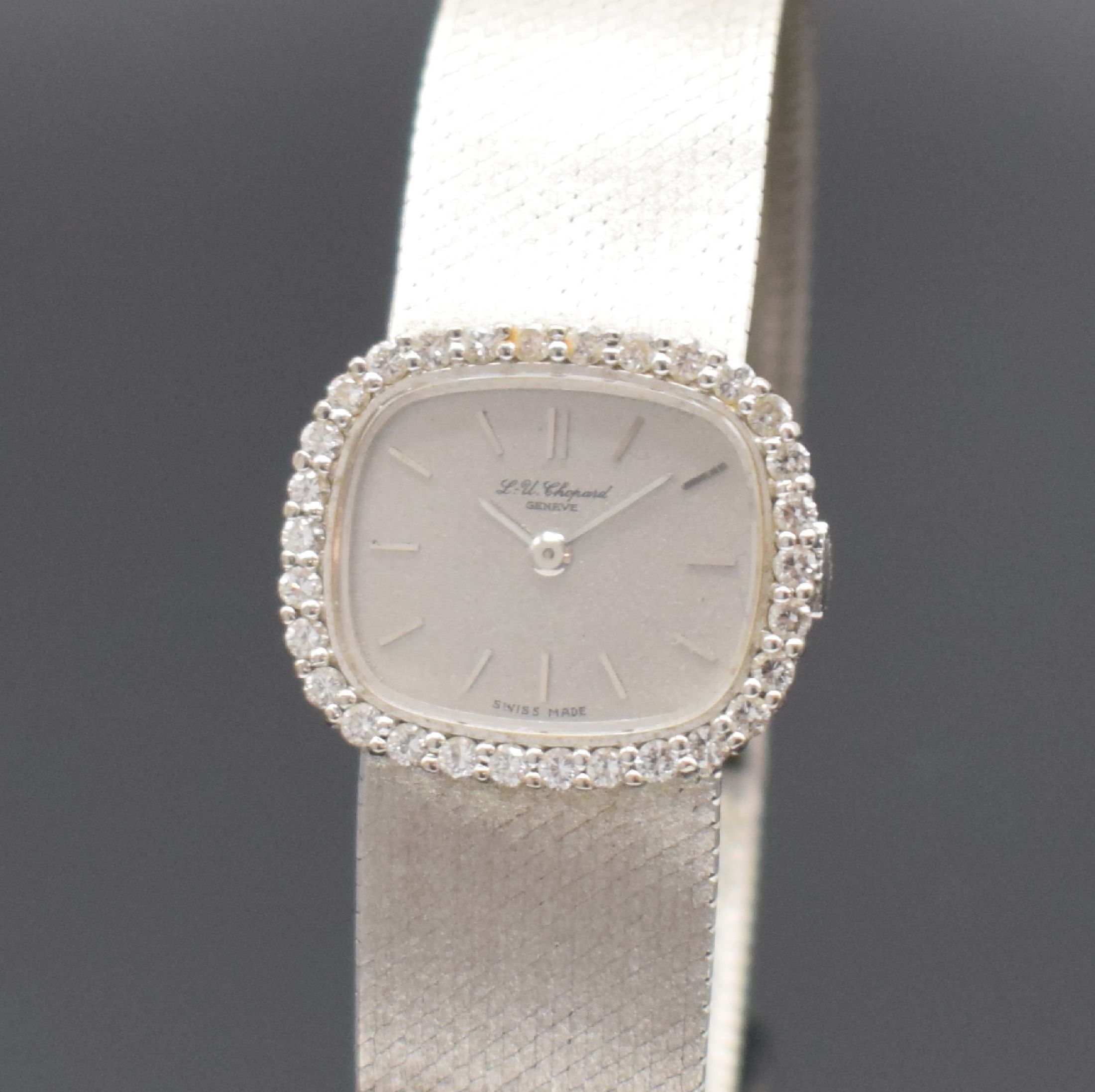 Detail a: CHOPARD Damenarmbanduhr in WG 750/000, Handaufzug, Schweiz um 1970, 2-teil. Geh. an Milanaiseband, Boden aufgedr., Lünette aufw. m. Diamanten ...