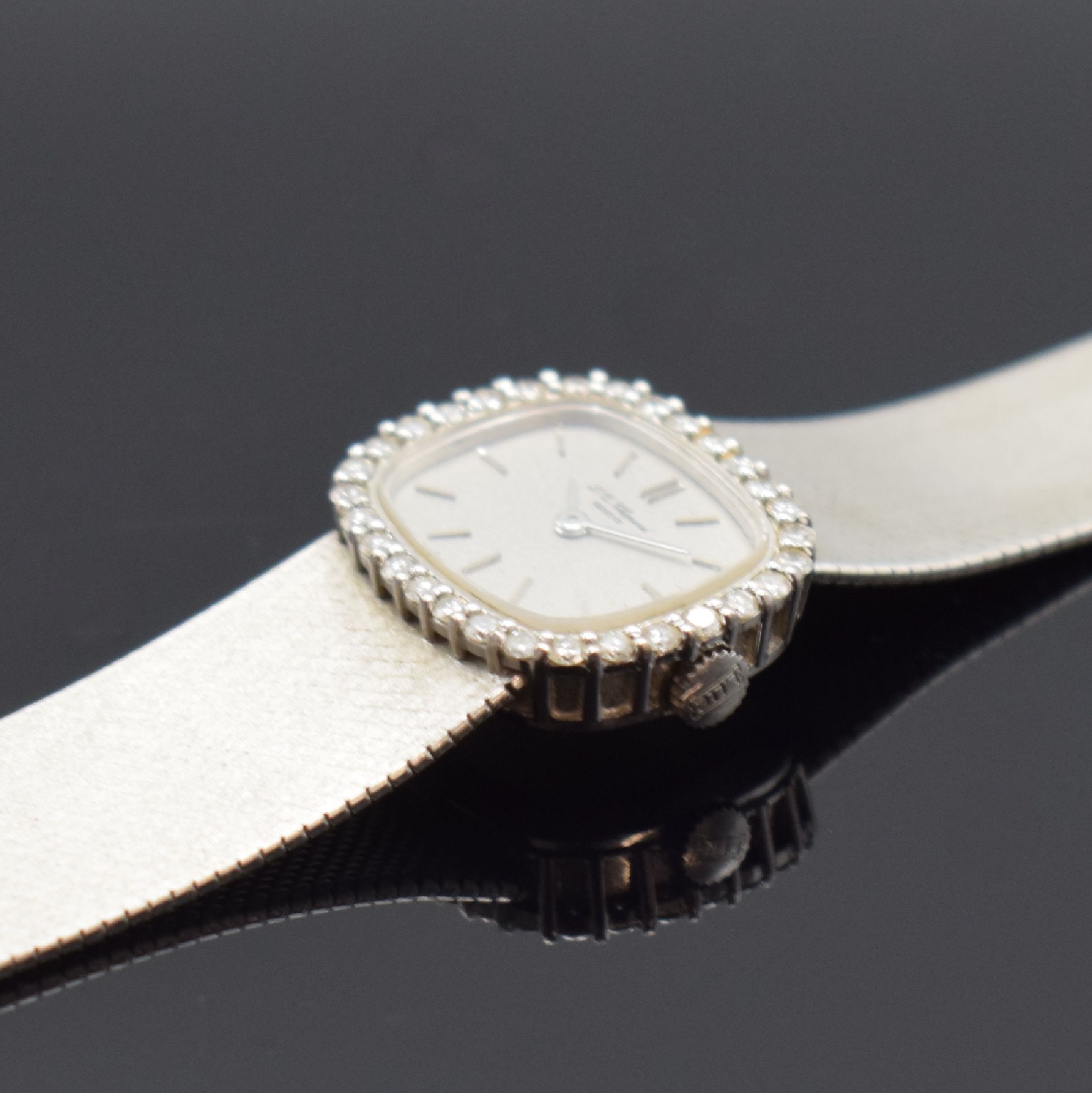 Detail c: CHOPARD Damenarmbanduhr in WG 750/000, Handaufzug, Schweiz um 1970, 2-teil. Geh. an Milanaiseband, Boden aufgedr., Lünette aufw. m. Diamanten ...