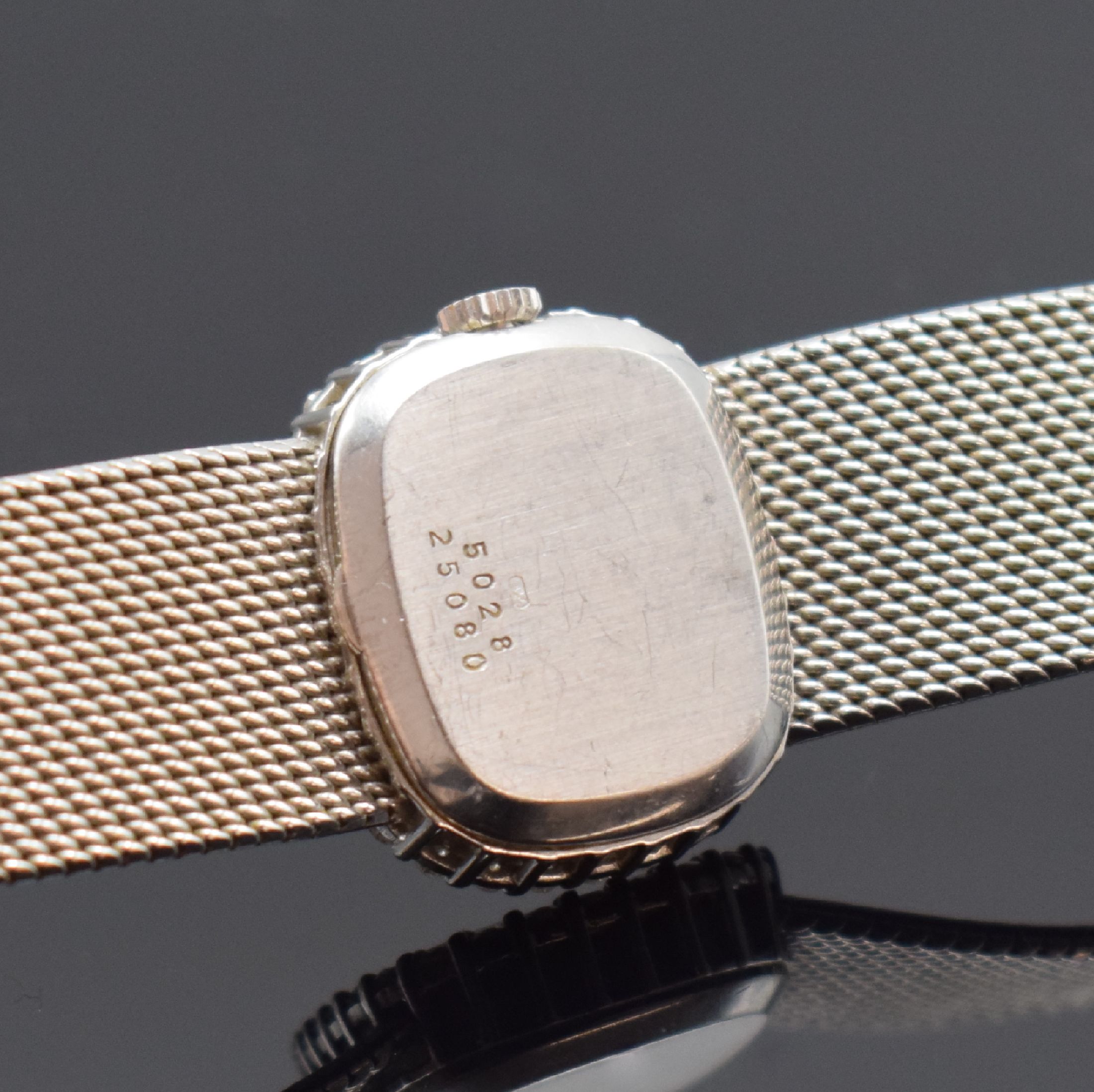 Detail d: CHOPARD Damenarmbanduhr in WG 750/000, Handaufzug, Schweiz um 1970, 2-teil. Geh. an Milanaiseband, Boden aufgedr., Lünette aufw. m. Diamanten ...