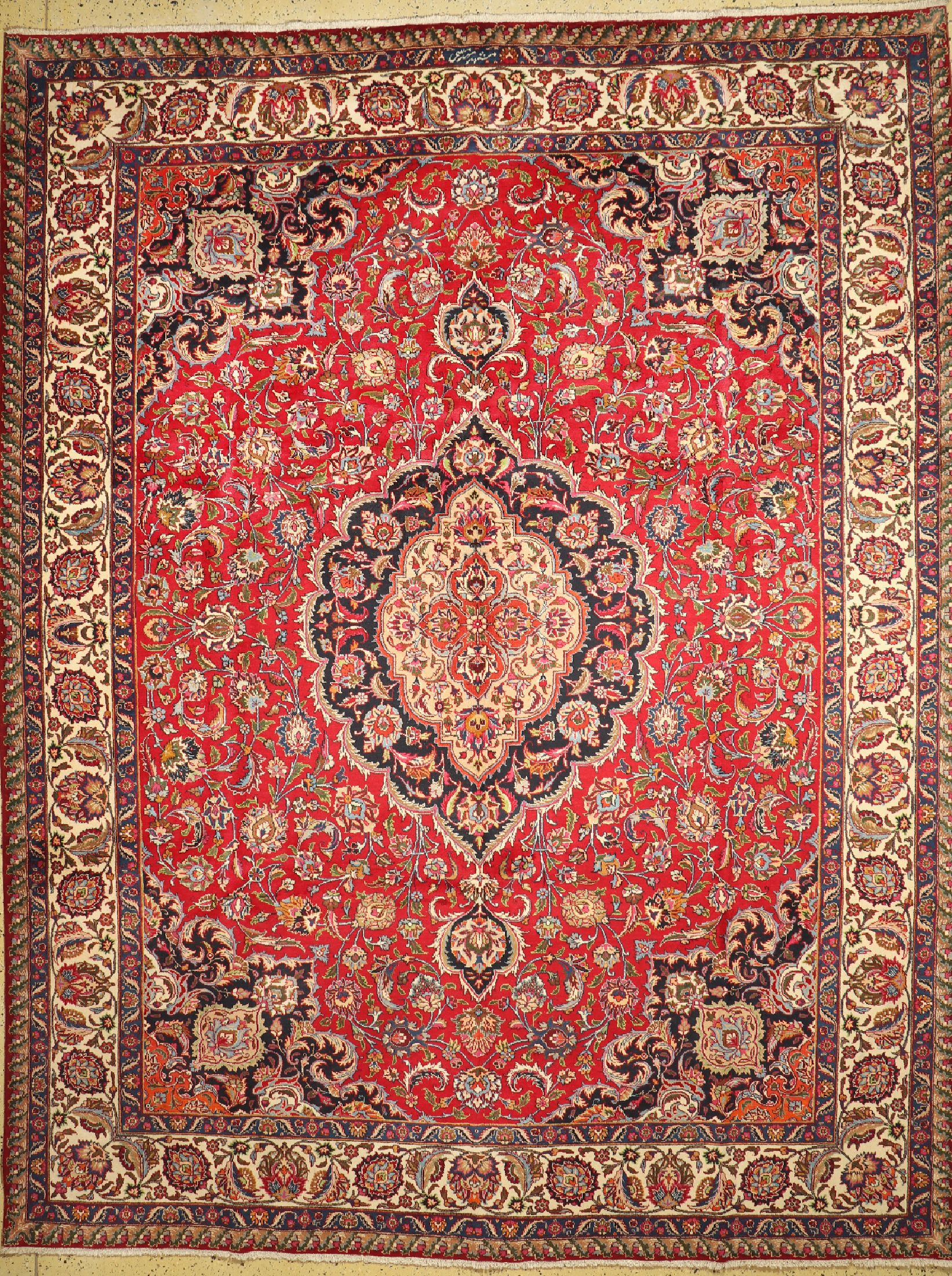 Mesched, signiert, Persien, um 1960, Wolle auf Baumwolle, ca. 391 x 301 cm, EHZ: 1-2